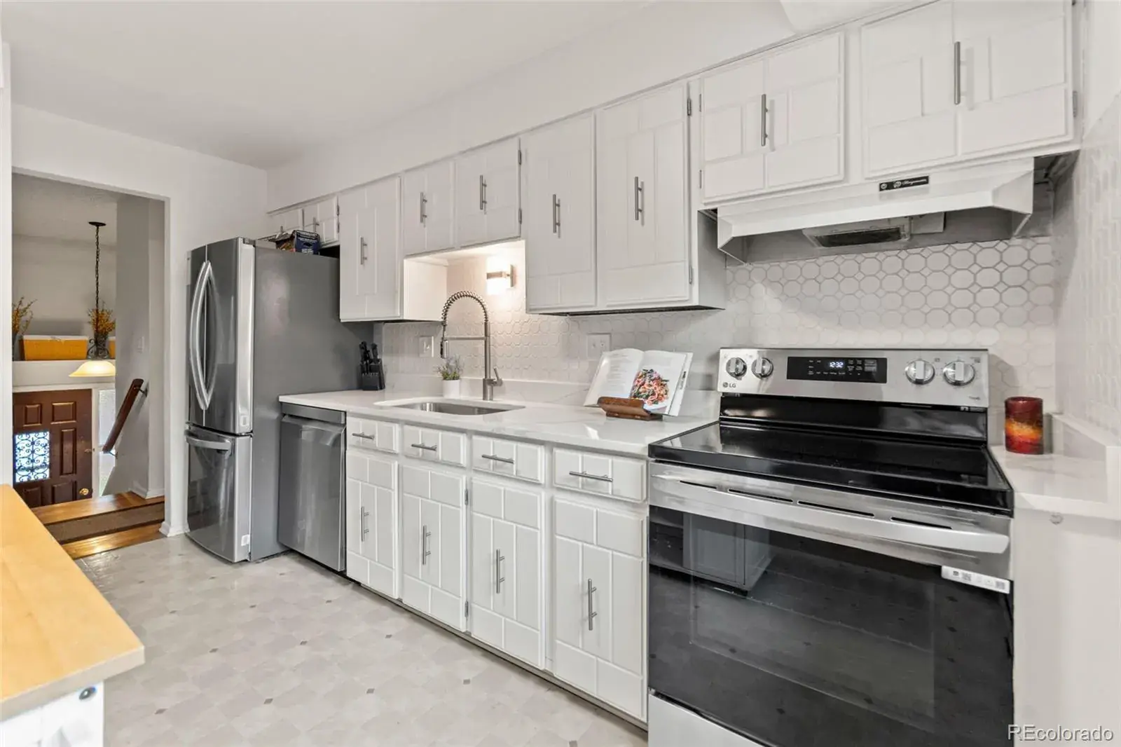 10162025224417 1600 16