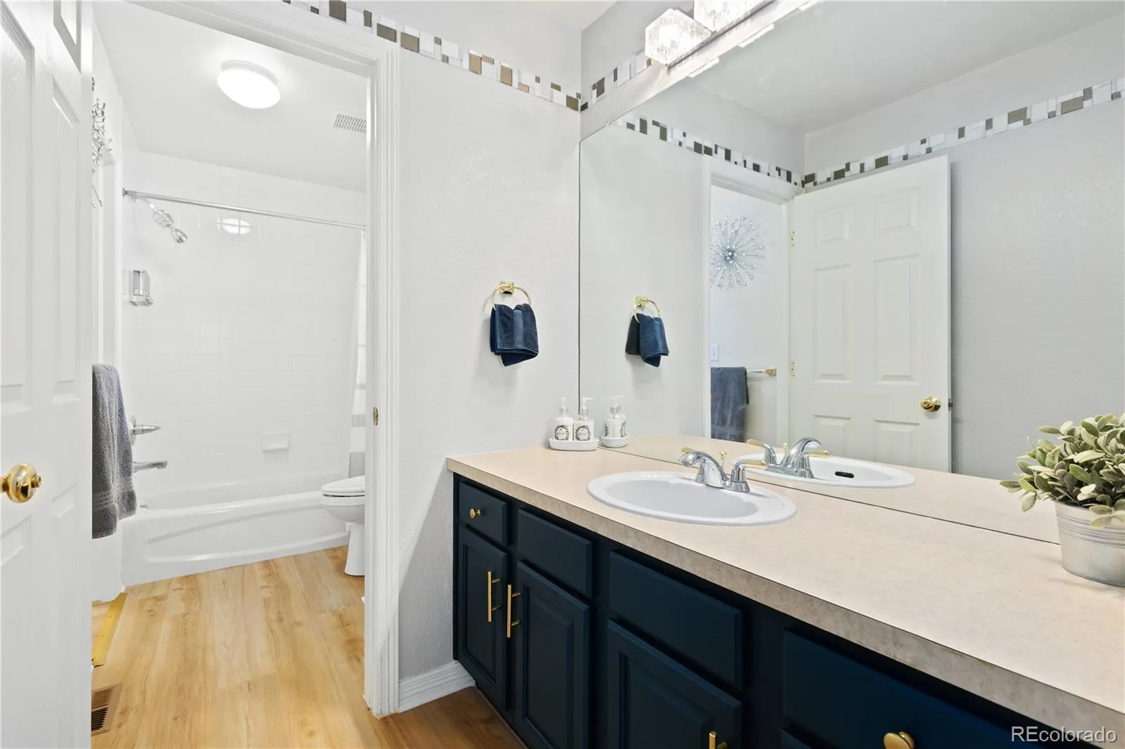 6521 S Walden Way Aurora CO 80016 MLS #REC8287417 06192026235402 1600 37