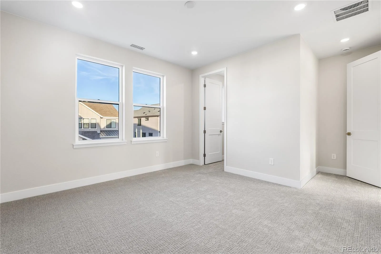 8770 Summerwalk Trail Littleton CO 80125 | MLS #REC8288150 07092026133720 1600 12
