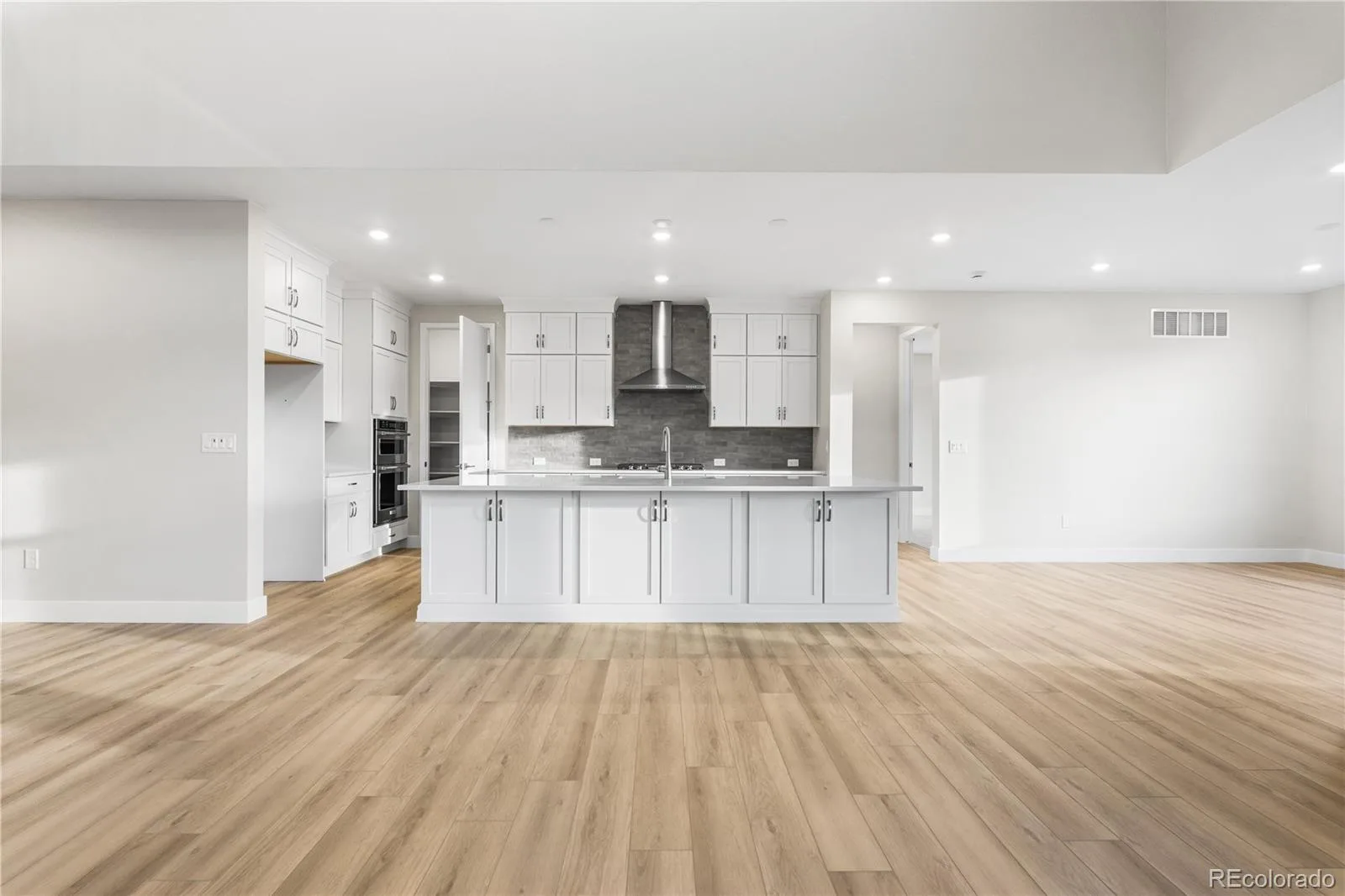 8770 Summerwalk Trail Littleton CO 80125 | MLS #REC8288150 07092026133720 1600 17