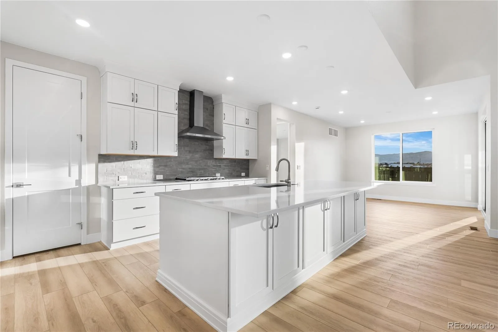 8770 Summerwalk Trail Littleton CO 80125 | MLS #REC8288150 07092026133720 1600 20