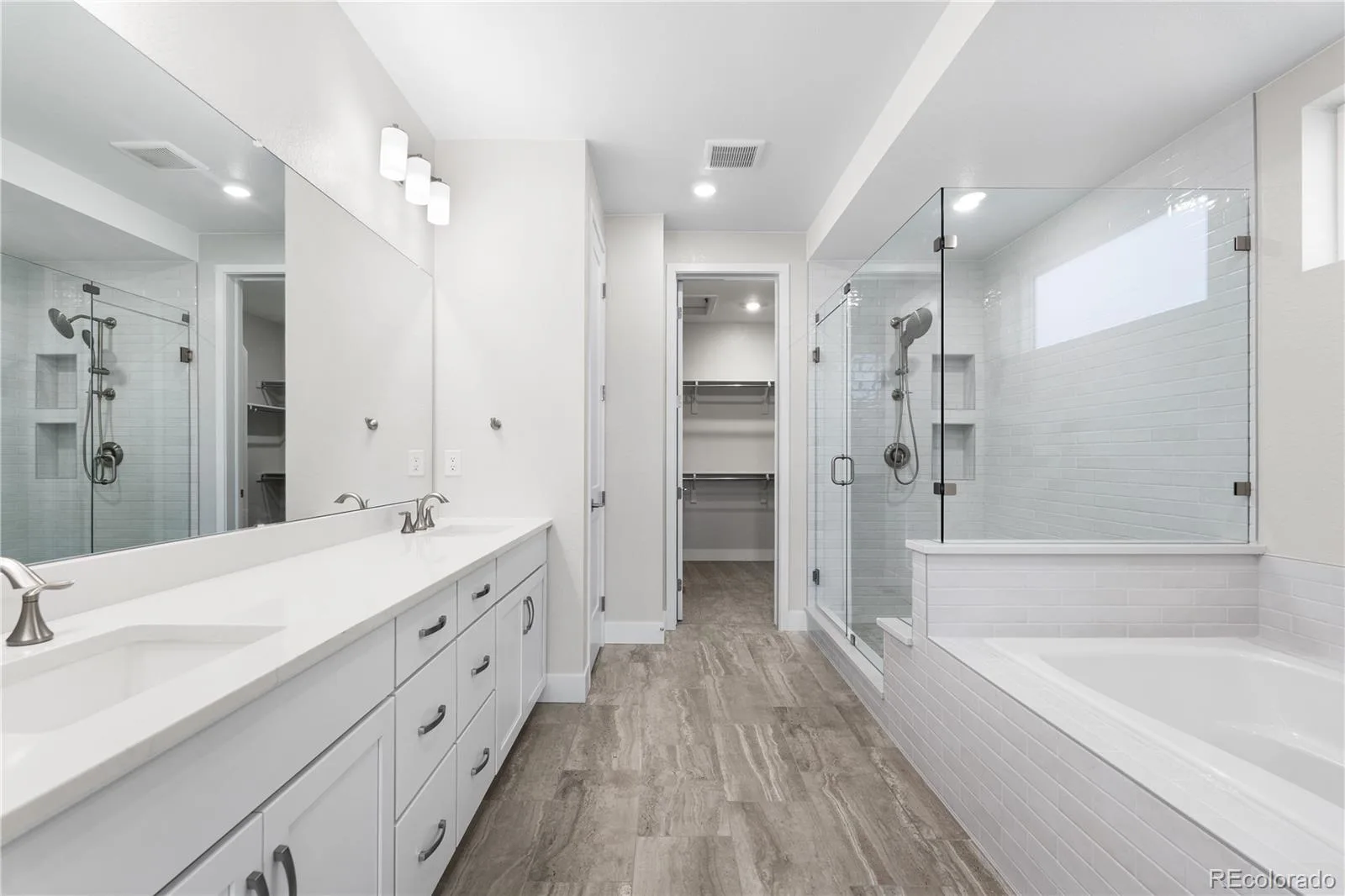 8770 Summerwalk Trail Littleton CO 80125 | MLS #REC8288150 07092026133720 1600 27