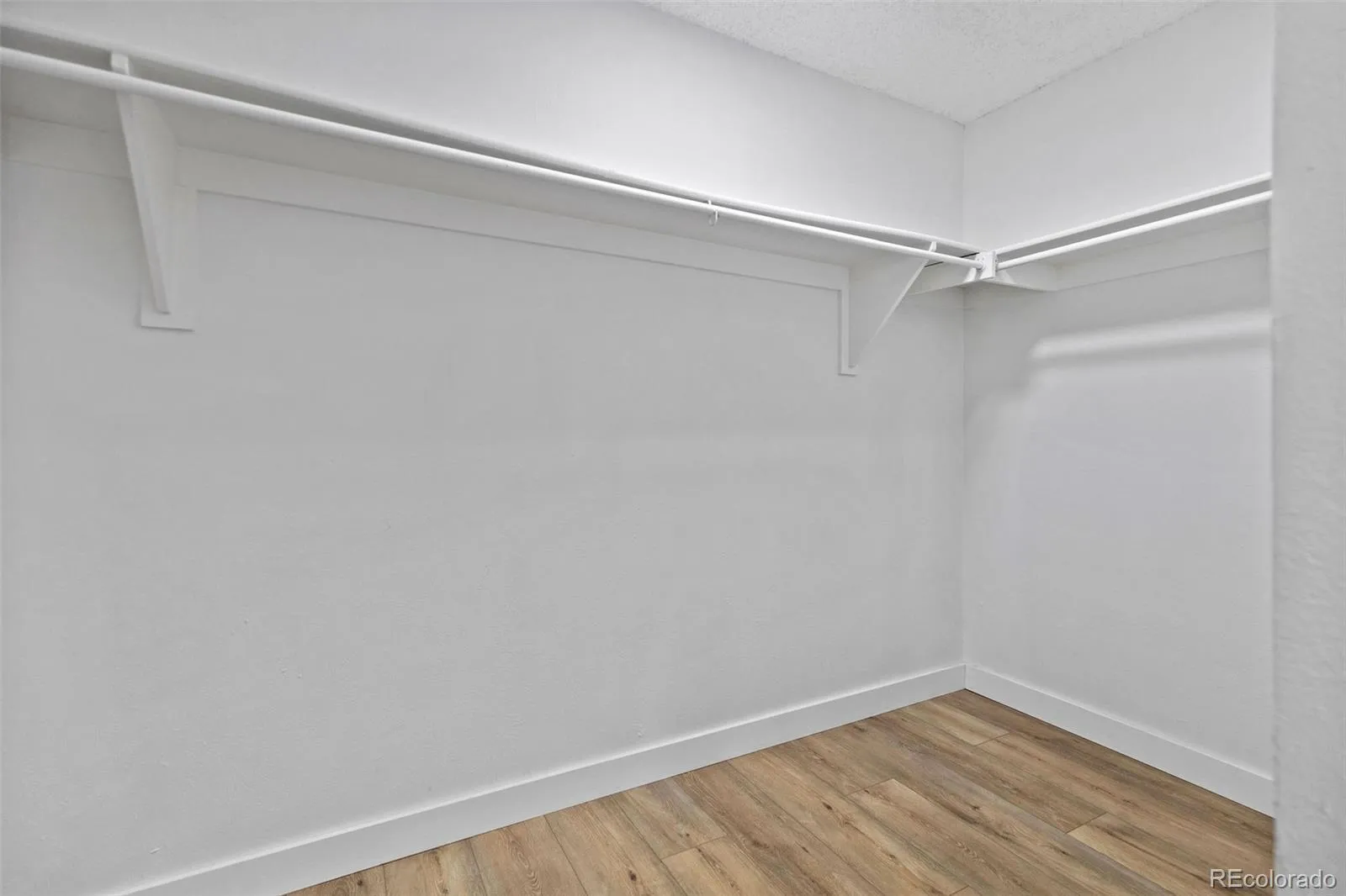 2318 S Troy Street Aurora CO 80014 MLS #REC8289473 05132026210823 1600 16