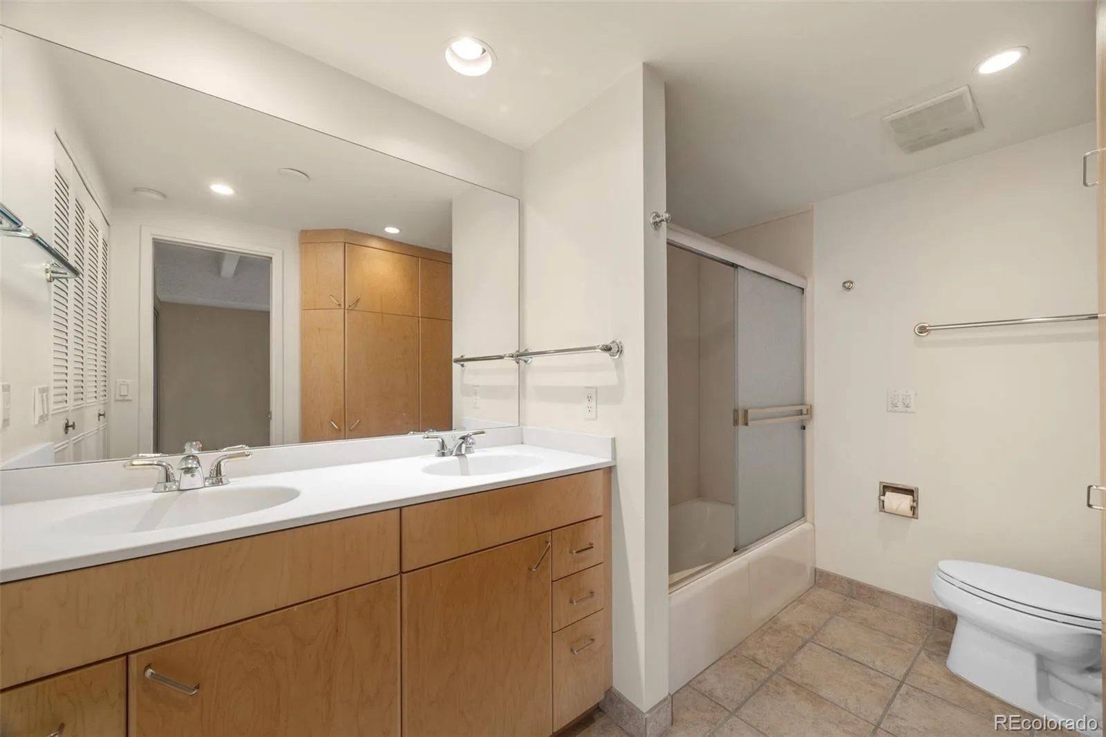 7865 E Mississippi Avenue #1002 Denver CO 80247 | MLS #REC8292840 09232026011303 1600 22