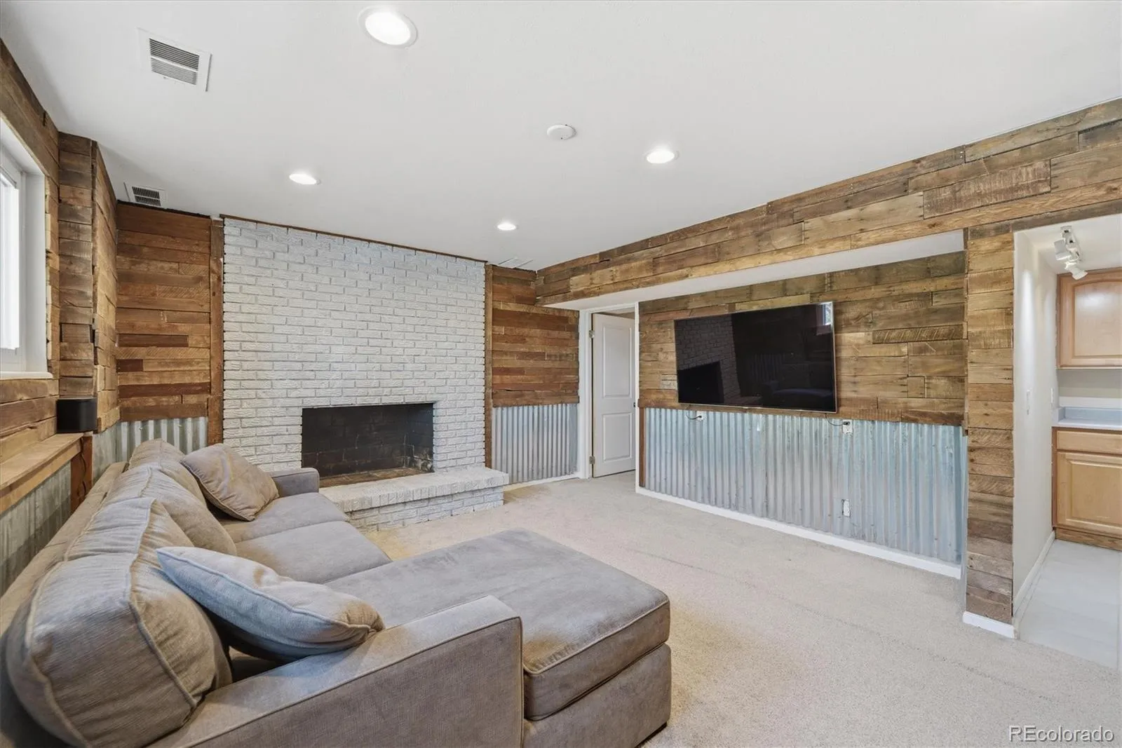 04082026235028 1600 22