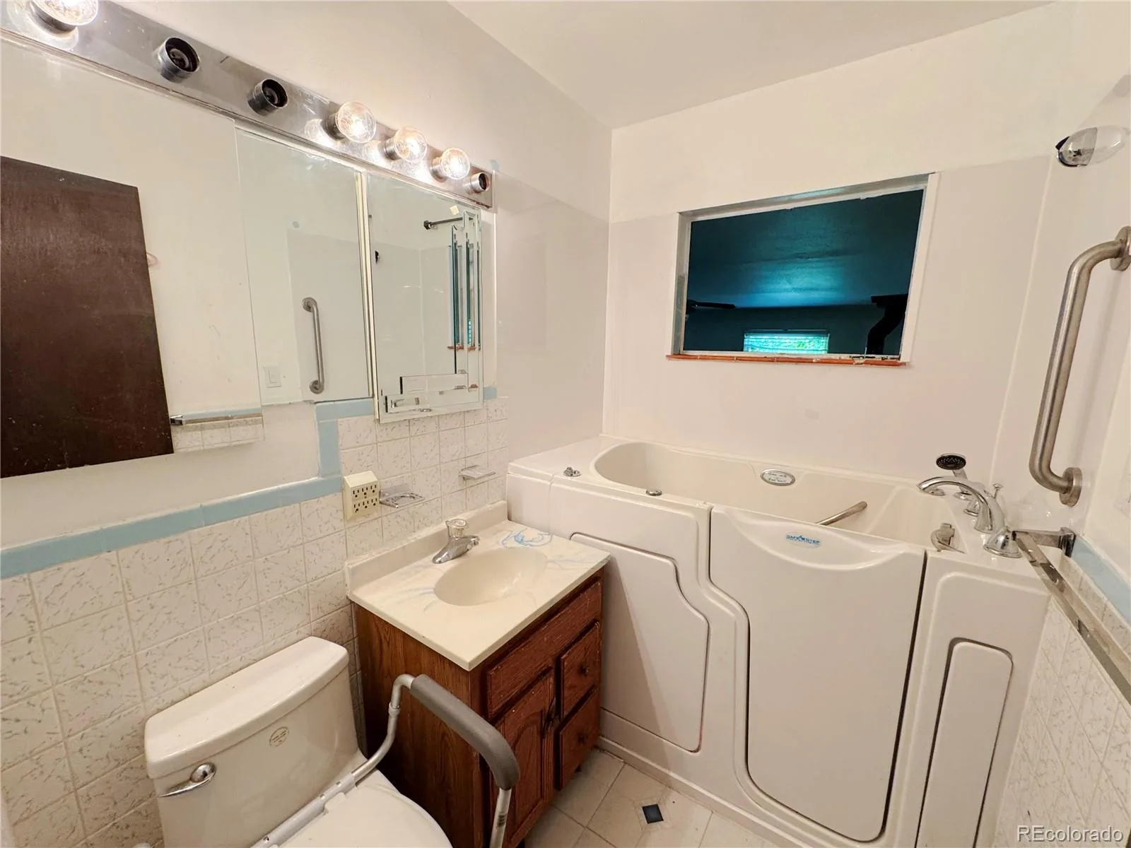 2081 S Lowell Boulevard Denver CO 80219 | MLS #REC8300236 08122026133406 1600 7