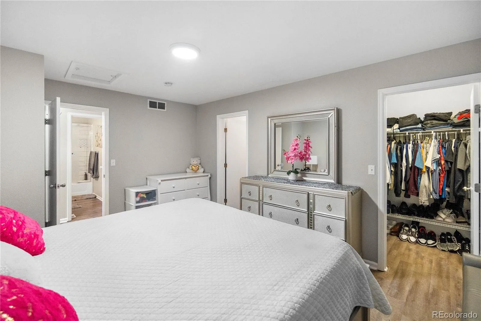 5562 Flanders Street Denver CO 80249 | MLS #REC8303686 07252026212349 1600 31