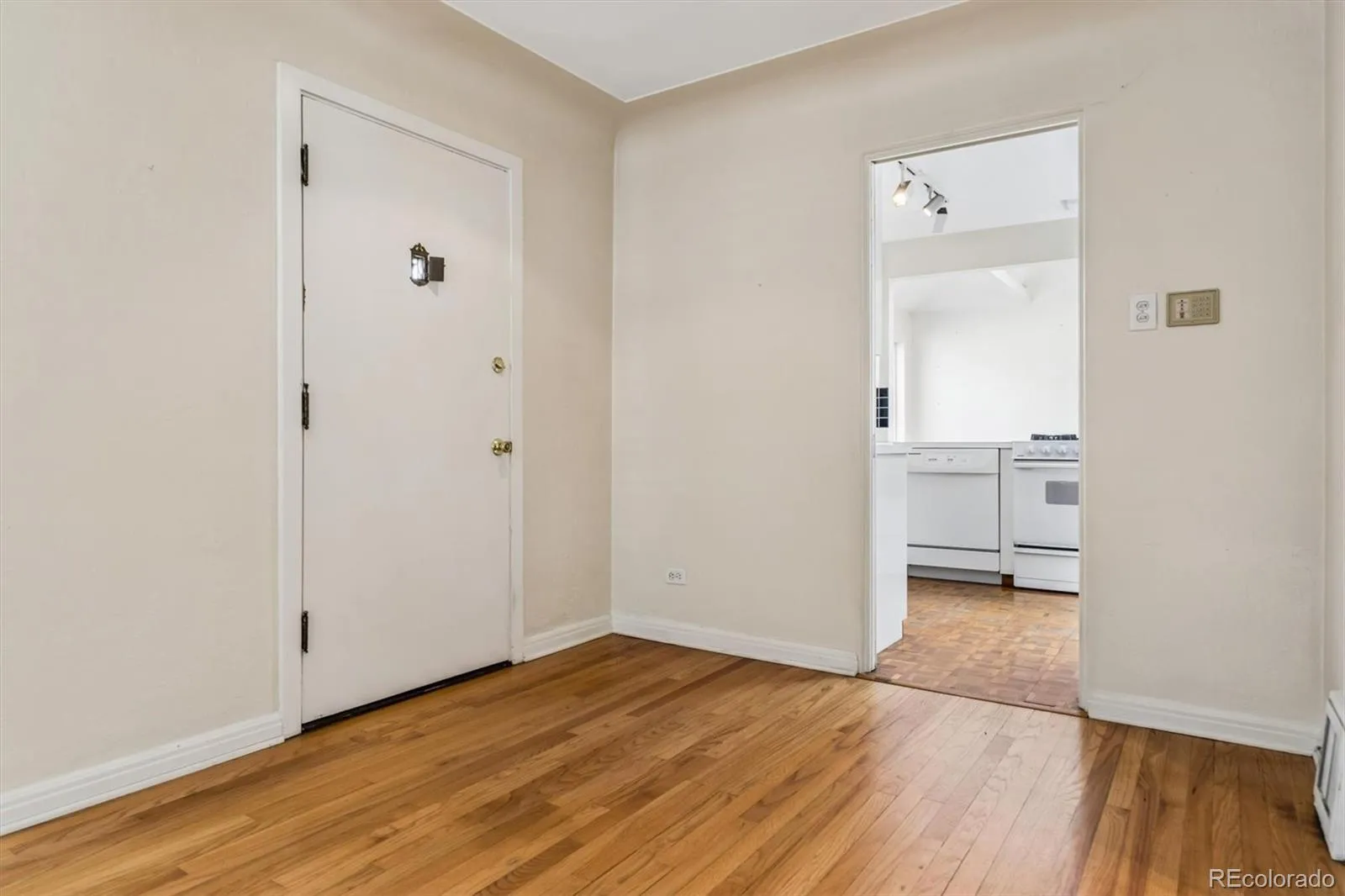 815 Oneida Street Denver CO 80220 MLS #REC8304907 05152026020933 1600 12