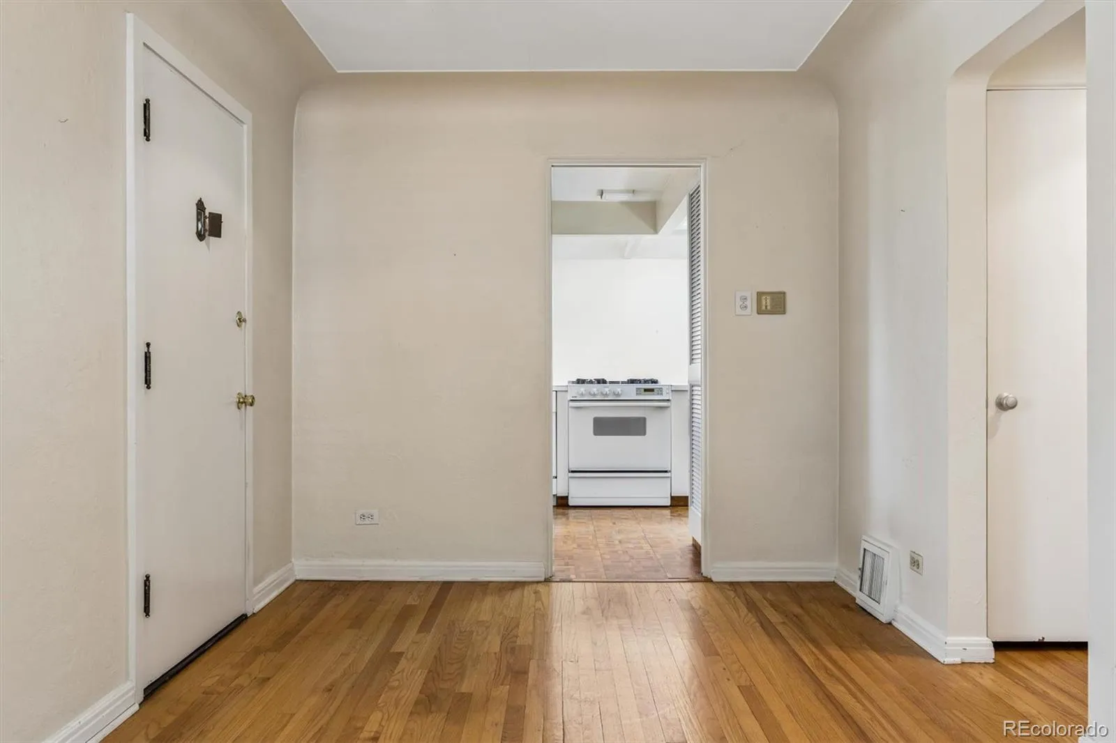 815 Oneida Street Denver CO 80220 MLS #REC8304907 05152026020933 1600 13