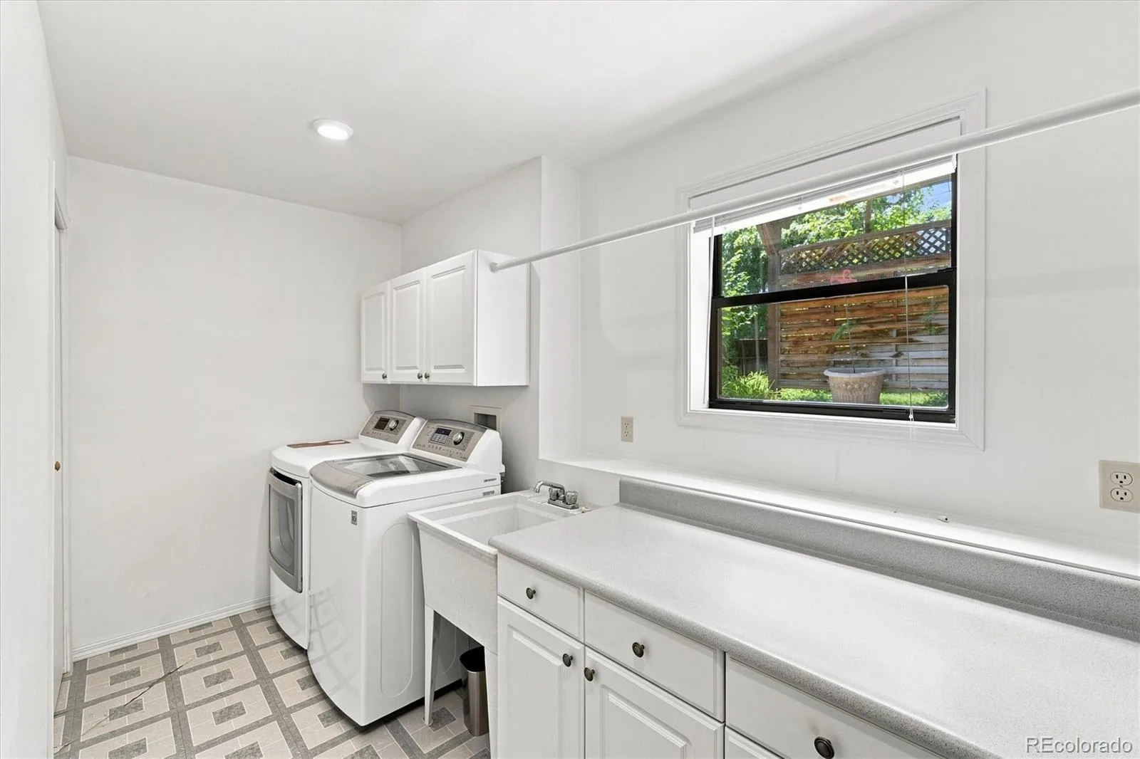 8609 S Allison Street Littleton CO 80128 | MLS #REC8311401 08212026012328 1600 23