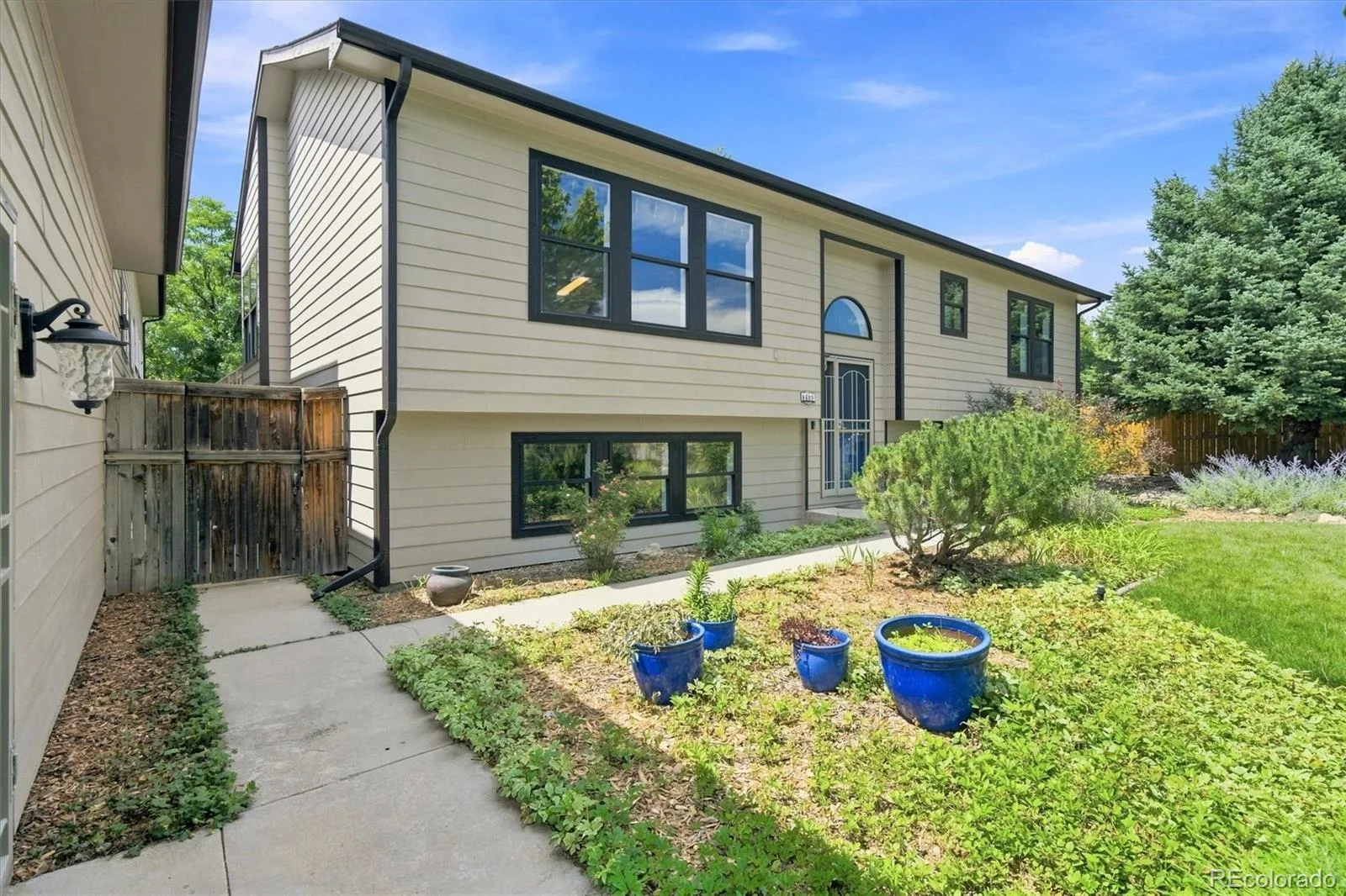 8609 S Allison Street Littleton CO 80128 | MLS #REC8311401 08212026012328 1600 27
