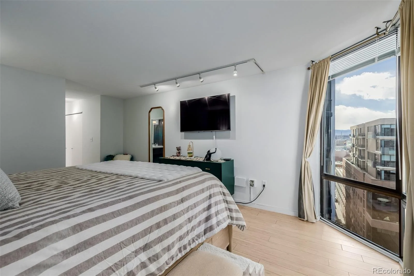 1625 Larimer Street #1207 Denver CO 80202 | MLS #REC8312146 08122026204854 1600 21