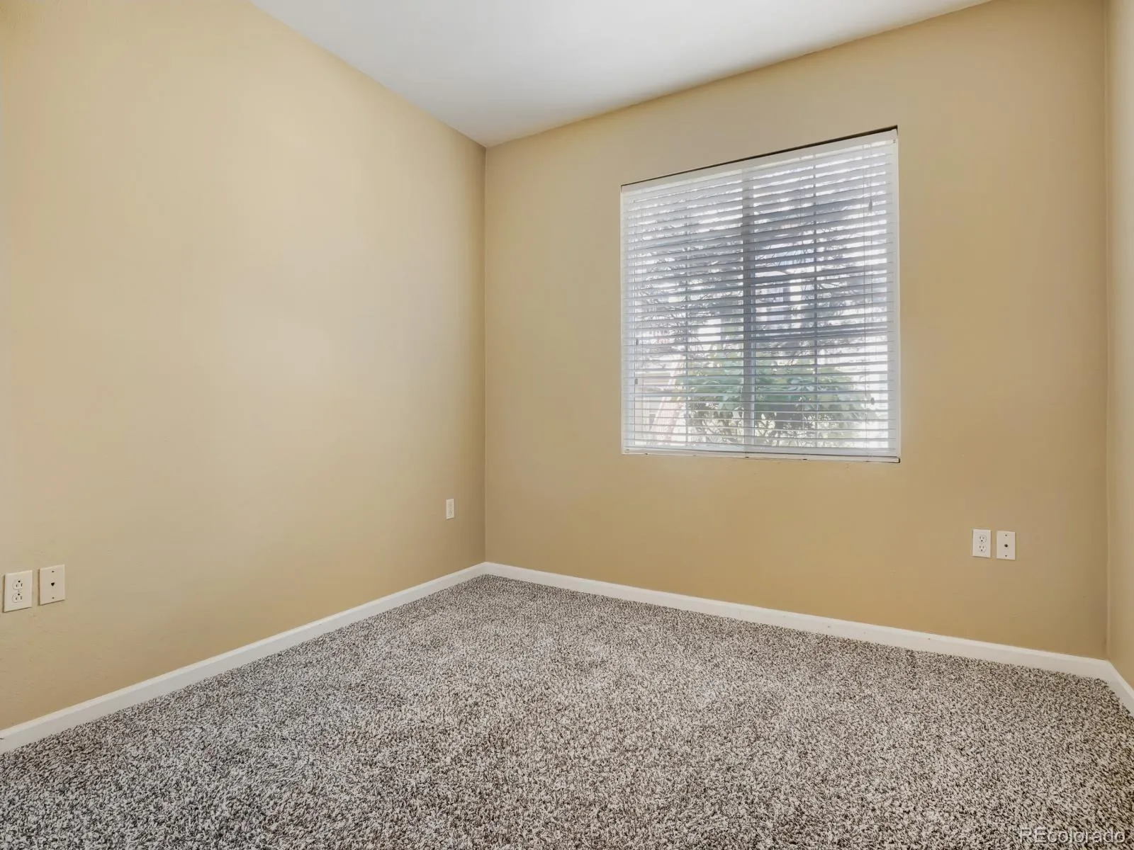 4045 S Crystal Circle #102 Aurora CO 80014 MLS #REC8318354 05282026140622 1600 11