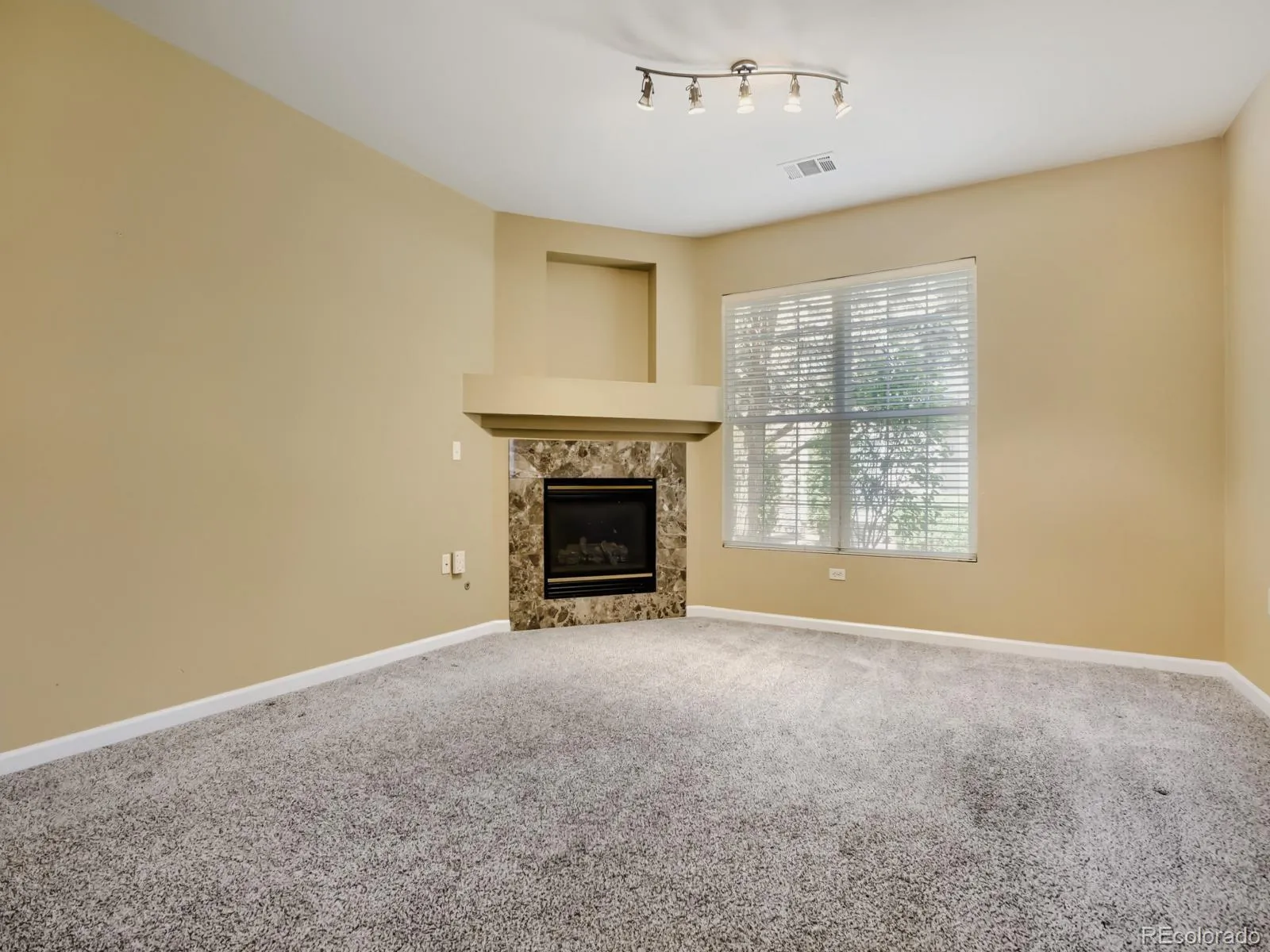 4045 S Crystal Circle #102 Aurora CO 80014 MLS #REC8318354 05282026140622 1600 2