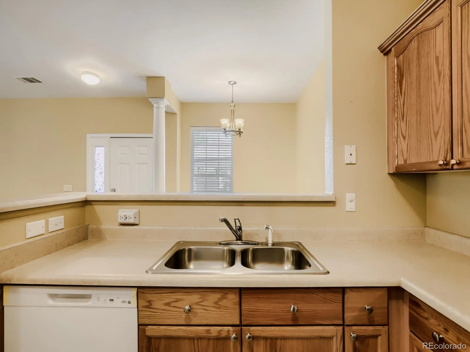 4045 S Crystal Circle #102 Aurora CO 80014 MLS #REC8318354 05282026140622 1600 7