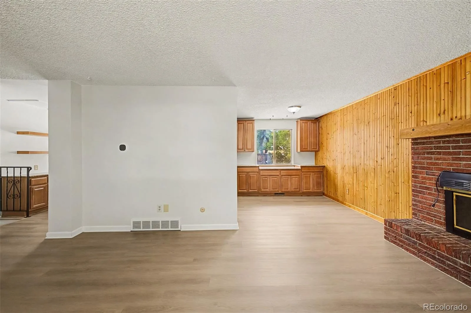 1509 S Vivian Street Longmont CO 80501 MLS #REC8318512 06032026184328 1600 9