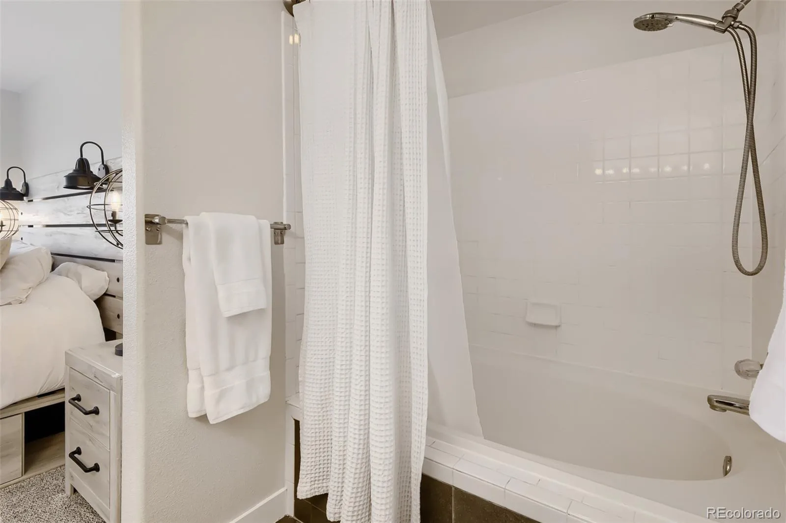 4809 Collinsville Place Littleton CO 80130 | MLS #REC8320967 07232026235703 1600 19