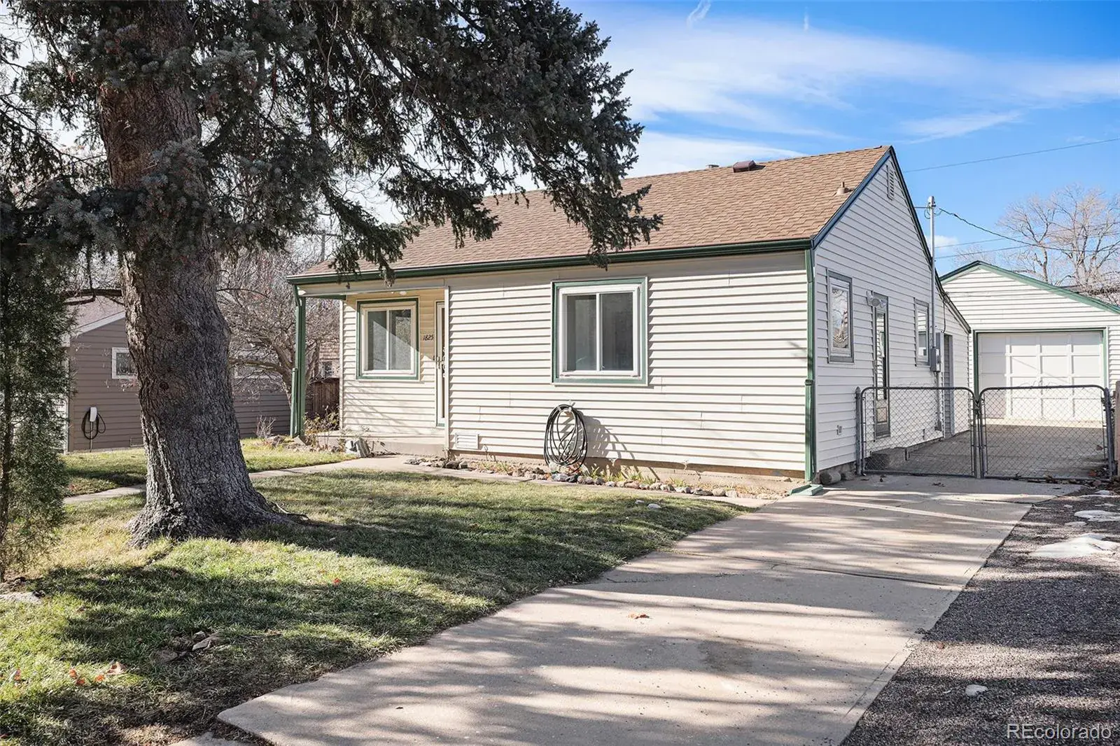 1825 S Vallejo Street Denver CO 80223 MLS #REC8327261 02172026175251 1600 21