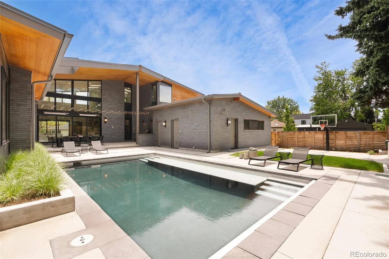975 S Monroe Street Denver CO 80209 | MLS #REC8332672 09232026011342 1600 39