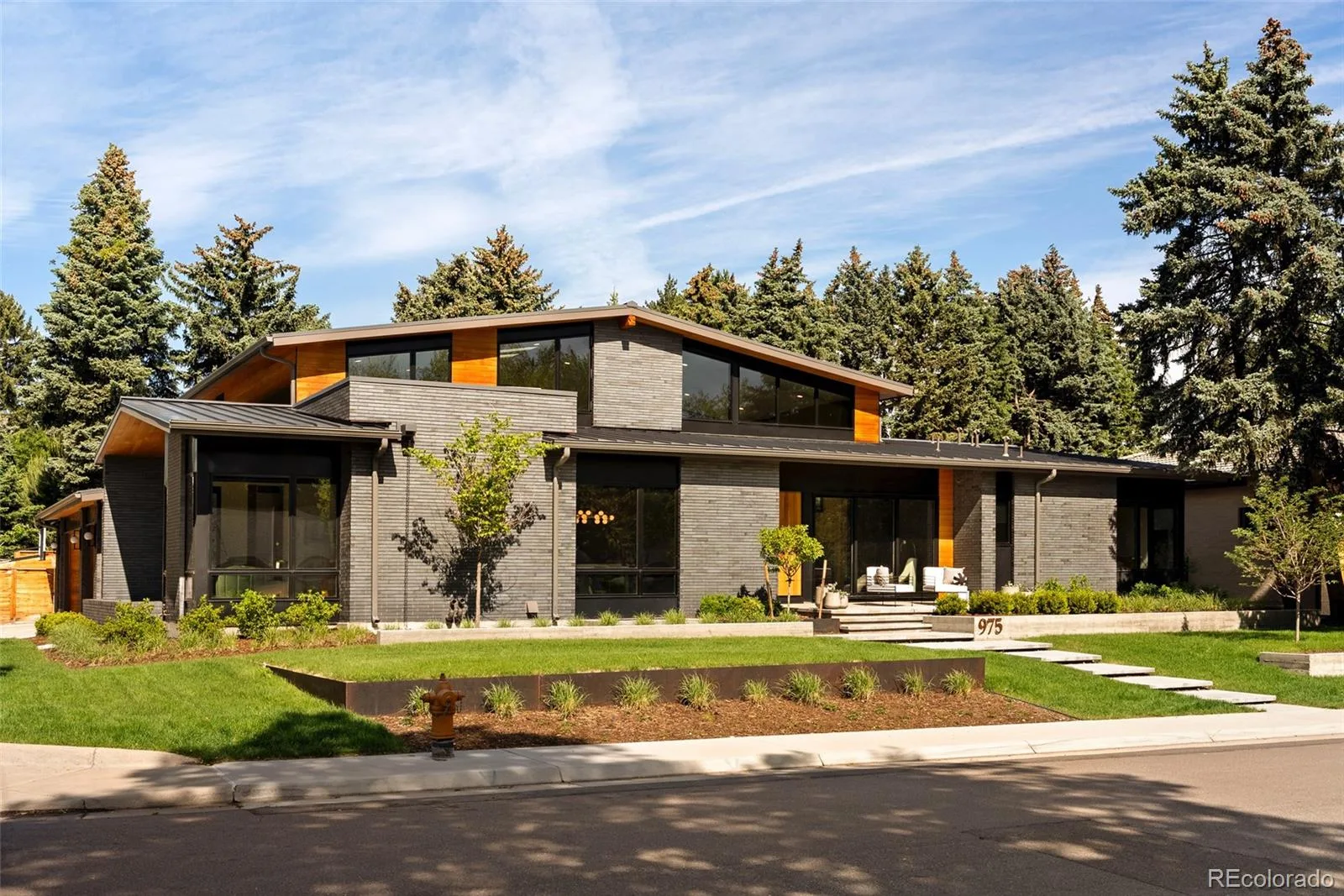 975 S Monroe Street Denver CO 80209 | MLS #REC8332672 09232026011342 1600 44