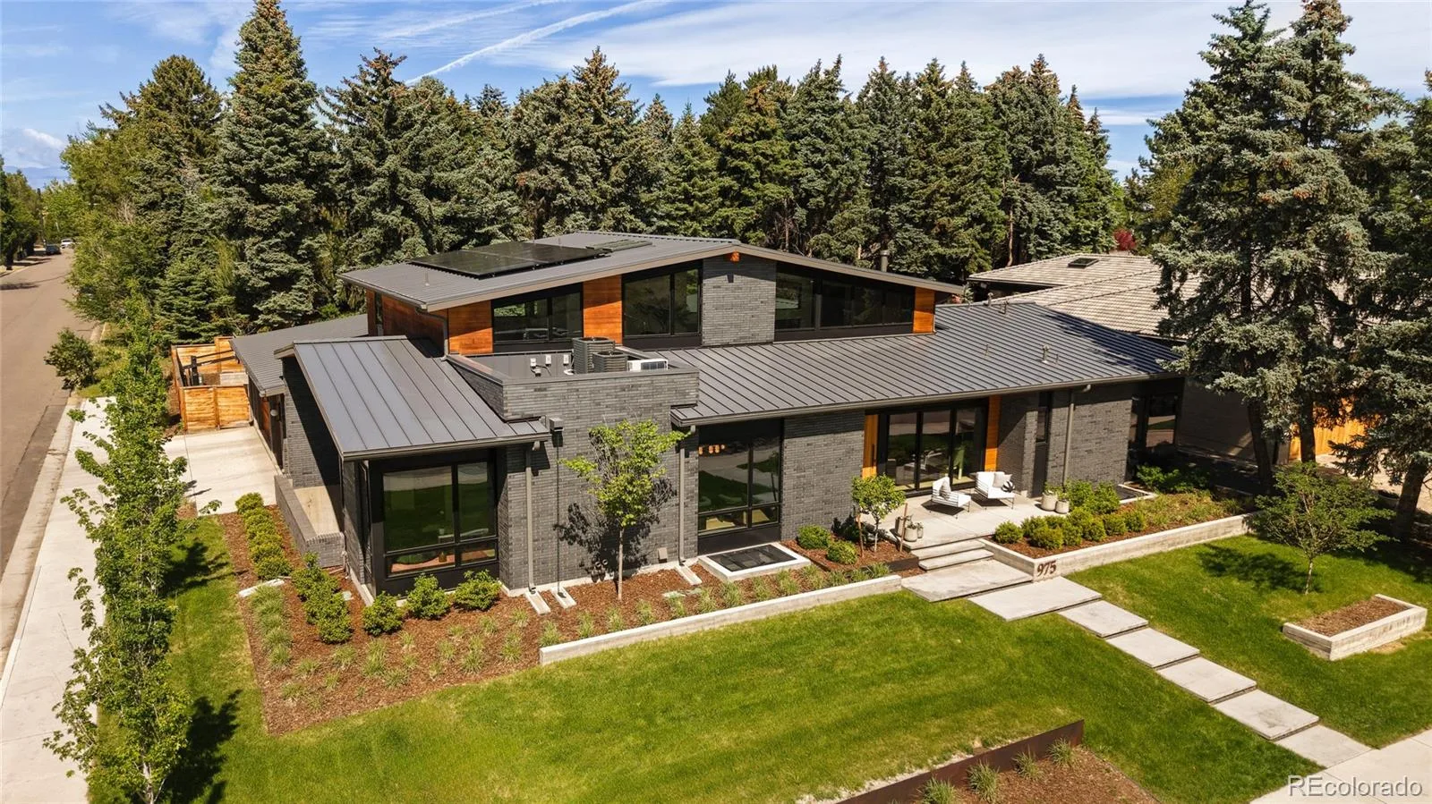 975 S Monroe Street Denver CO 80209 | MLS #REC8332672 09232026011342 1600 47