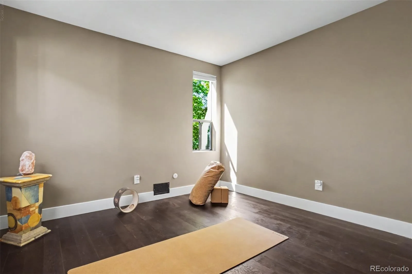 1050 S Monaco Street Parkway #30 Denver CO 80224 | MLS #REC8340892 09242026182727 1600 23