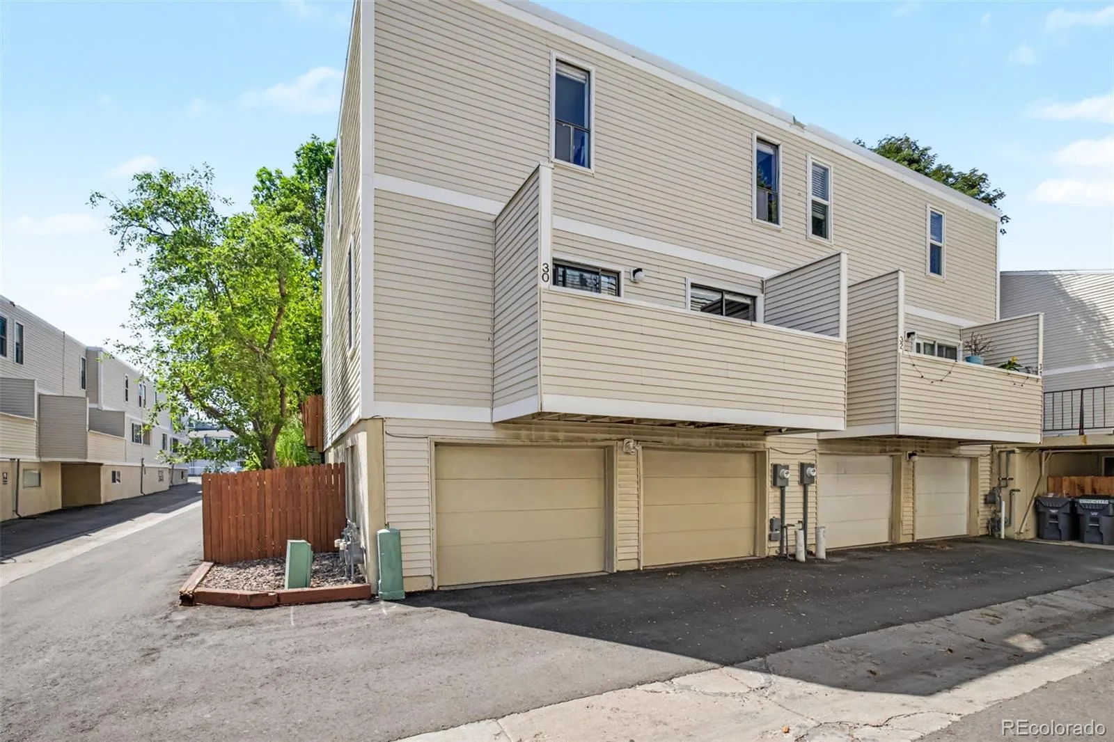 1050 S Monaco Street Parkway #30 Denver CO 80224 | MLS #REC8340892 09242026182727 1600 37