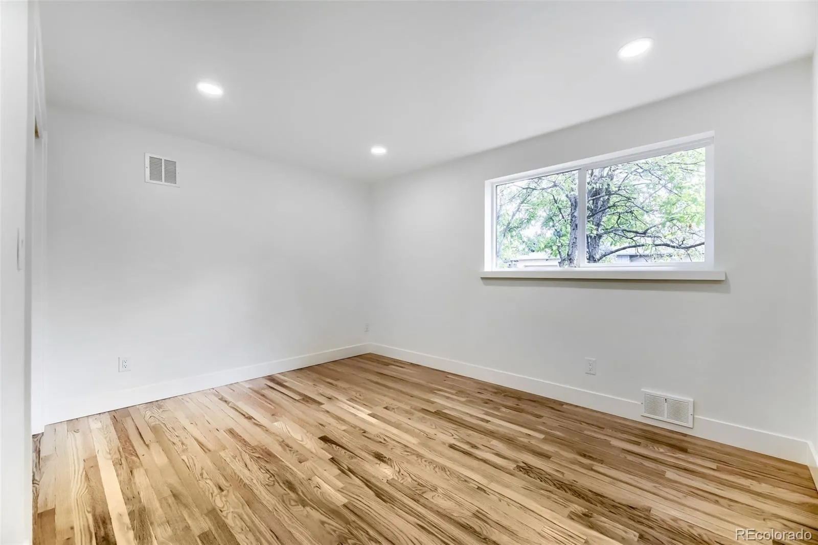 04172026230420 1600 11