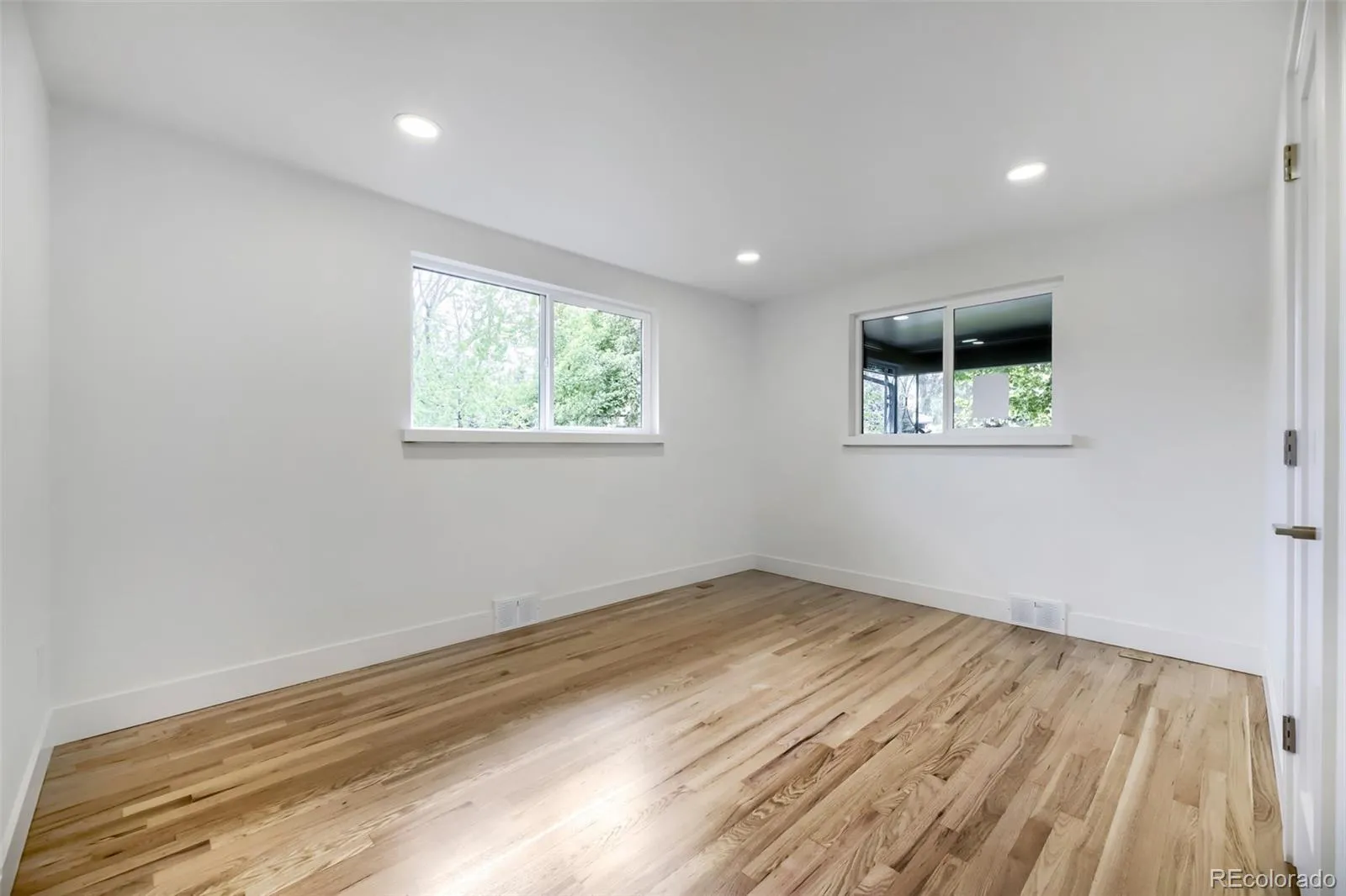 04172026230420 1600 12