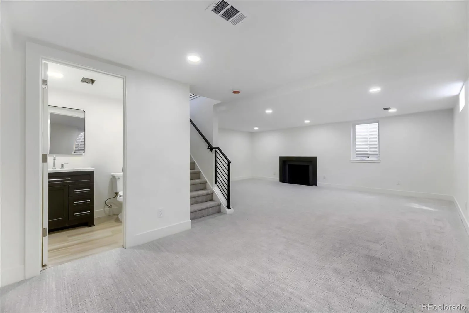 04172026230420 1600 14