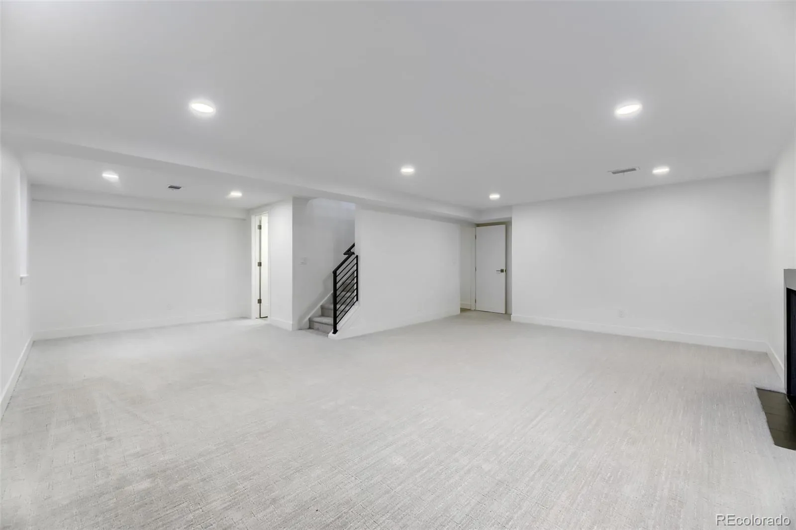 04172026230420 1600 15