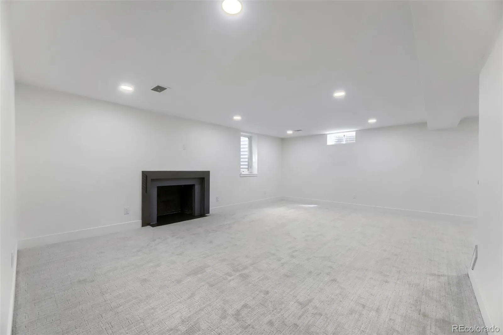 04172026230420 1600 16