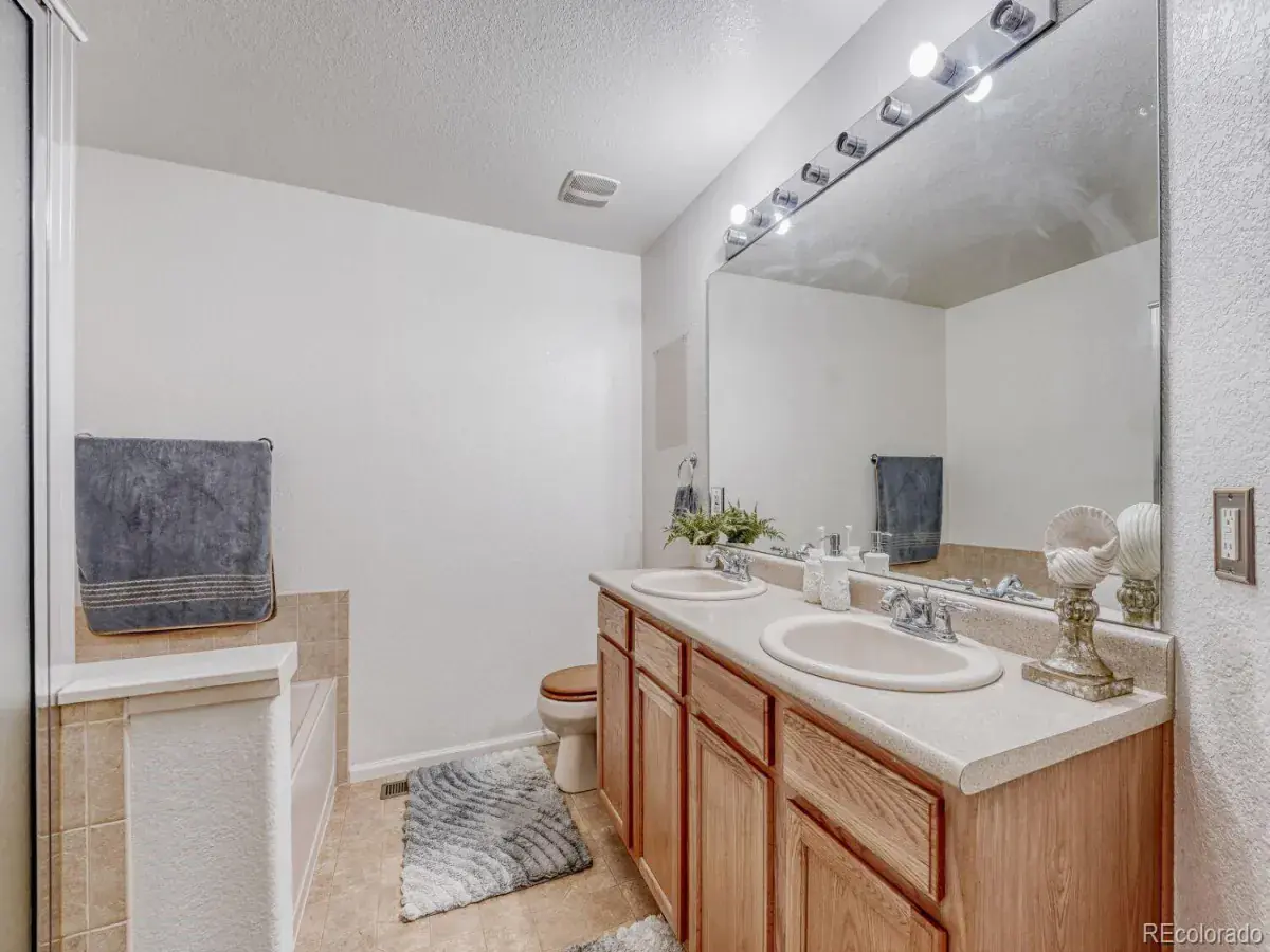 588 S Mobile Place Aurora CO 80017 MLS #REC8346818 01222026185629 1200 13