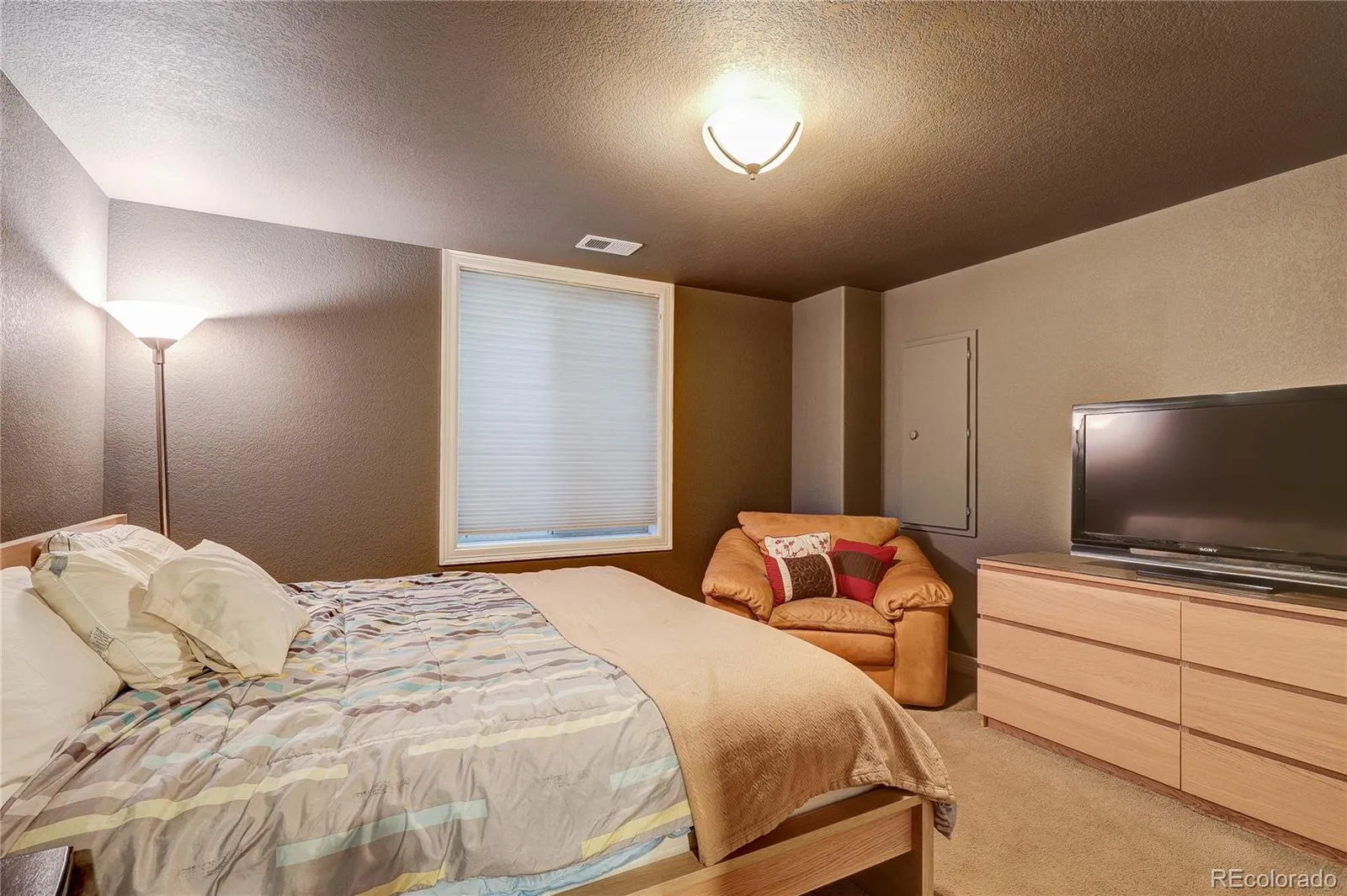 04152026175900 1600 35