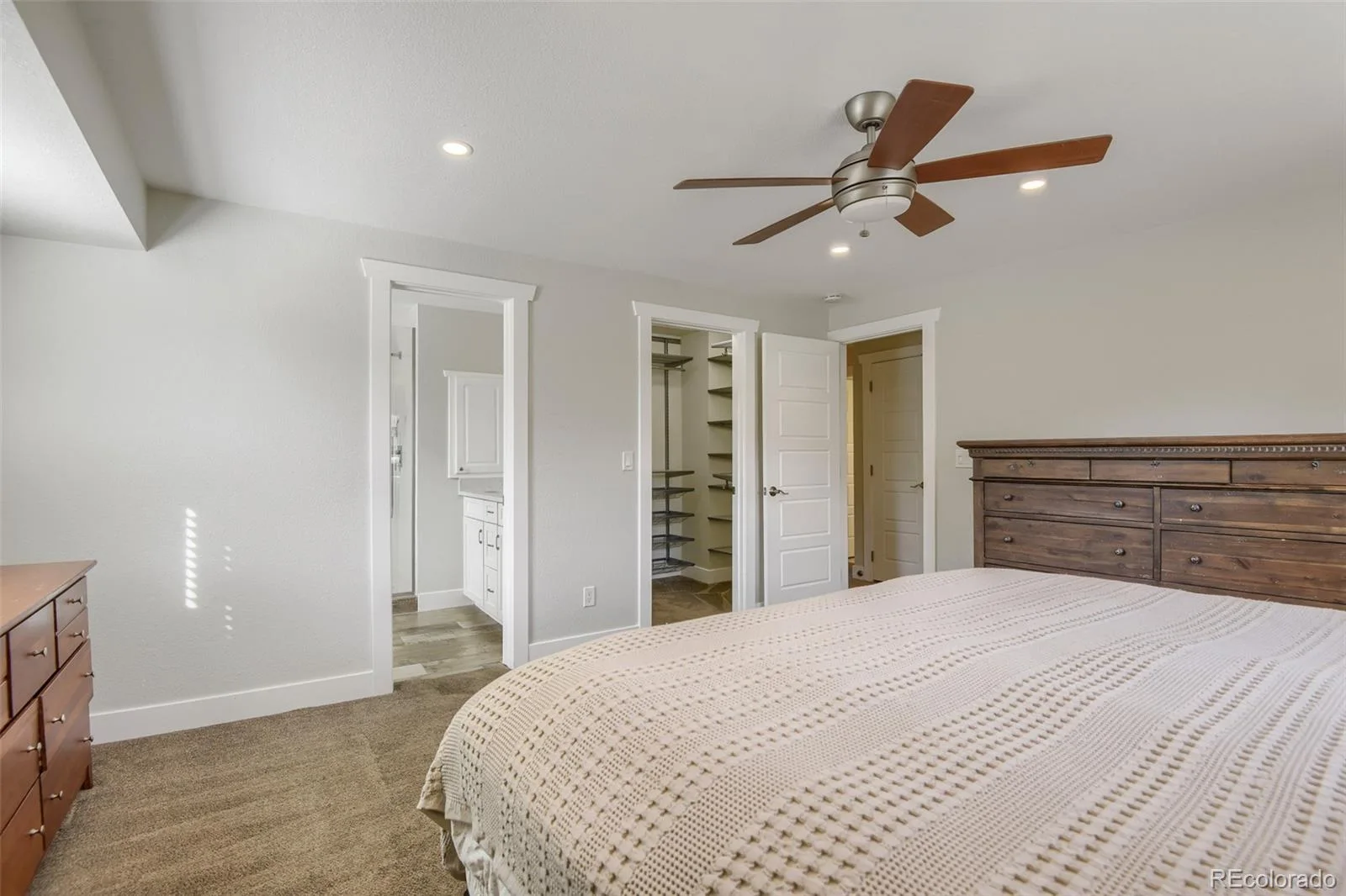 6484 S Newport Court Centennial CO 80111 | MLS #REC8348743 08212026005141 1600 16
