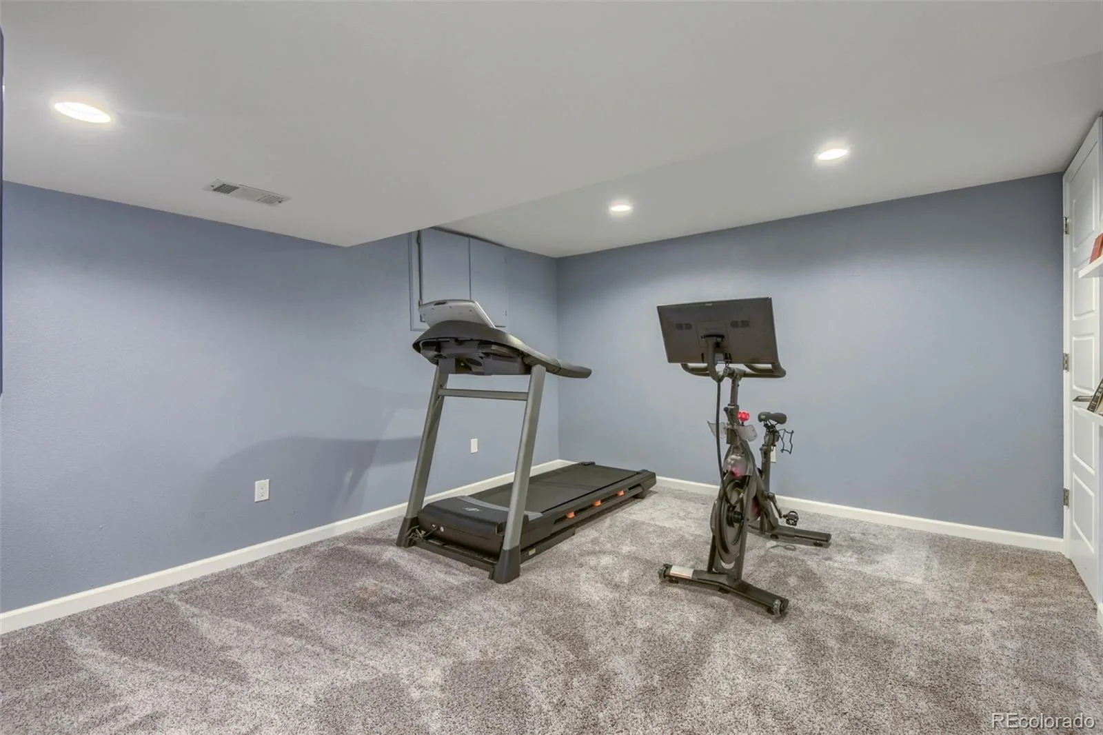 6484 S Newport Court Centennial CO 80111 | MLS #REC8348743 08212026005141 1600 29