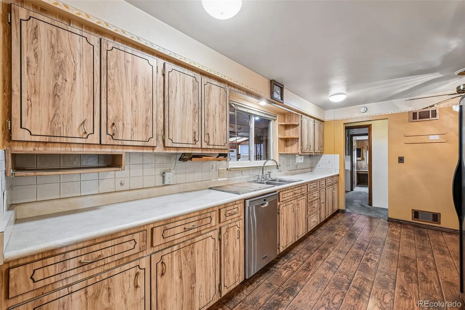 1890 Balsam Street Lakewood CO 80214 MLS #REC8353725 05062026193904 1600 13
