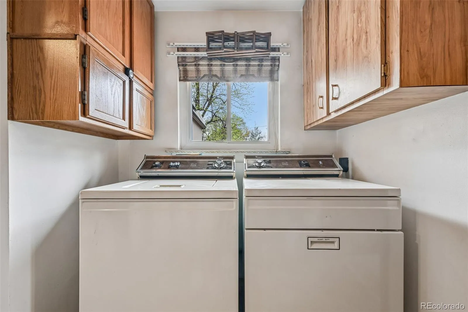 1890 Balsam Street Lakewood CO 80214 MLS #REC8353725 05062026193904 1600 21