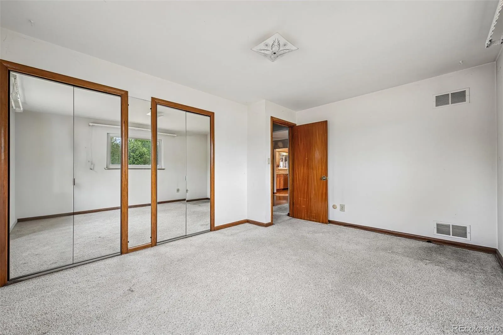 1890 Balsam Street Lakewood CO 80214 MLS #REC8353725 05062026193904 1600 27