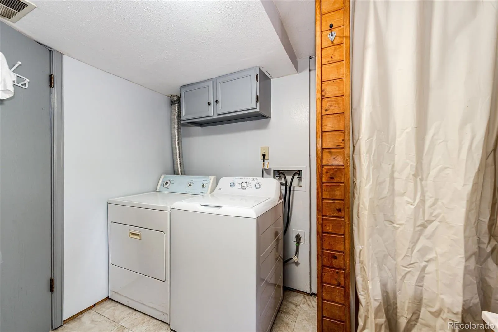 2164 Hackberry Circle Longmont CO 80501 MLS #REC8354309 05092026015843 1600 20