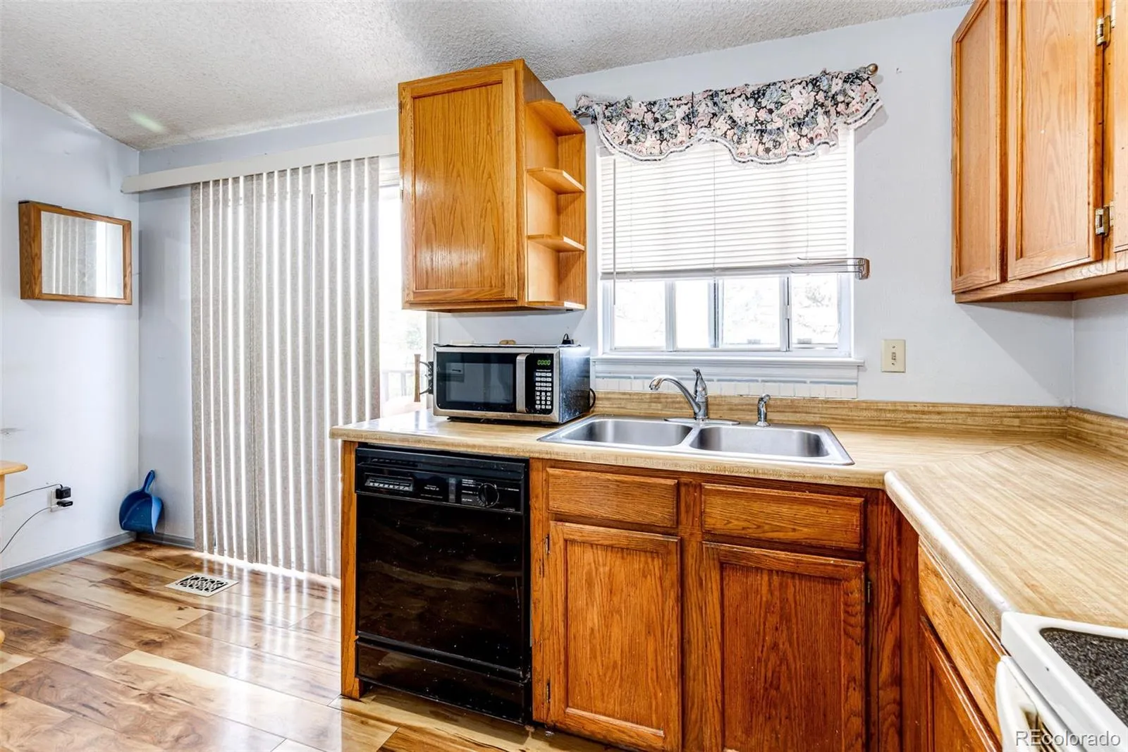 2164 Hackberry Circle Longmont CO 80501 MLS #REC8354309 05092026015843 1600 9