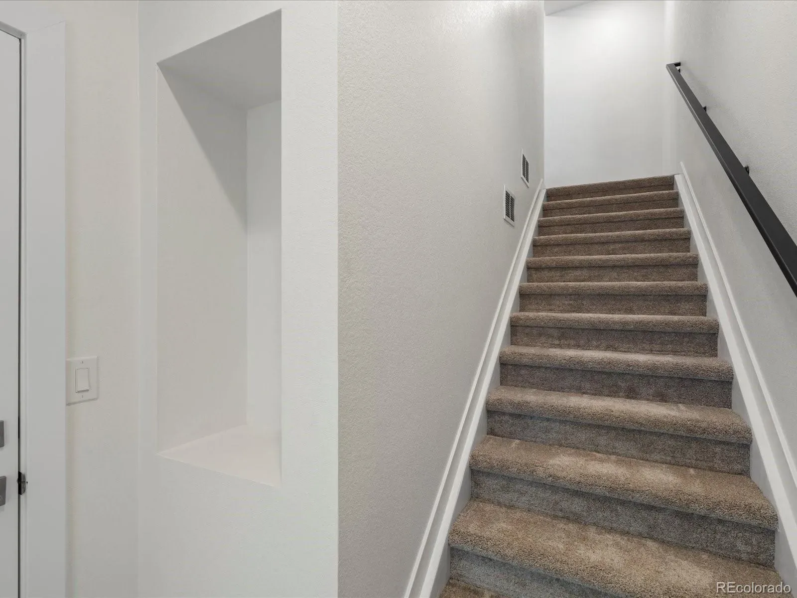 03302026005137 1600 25