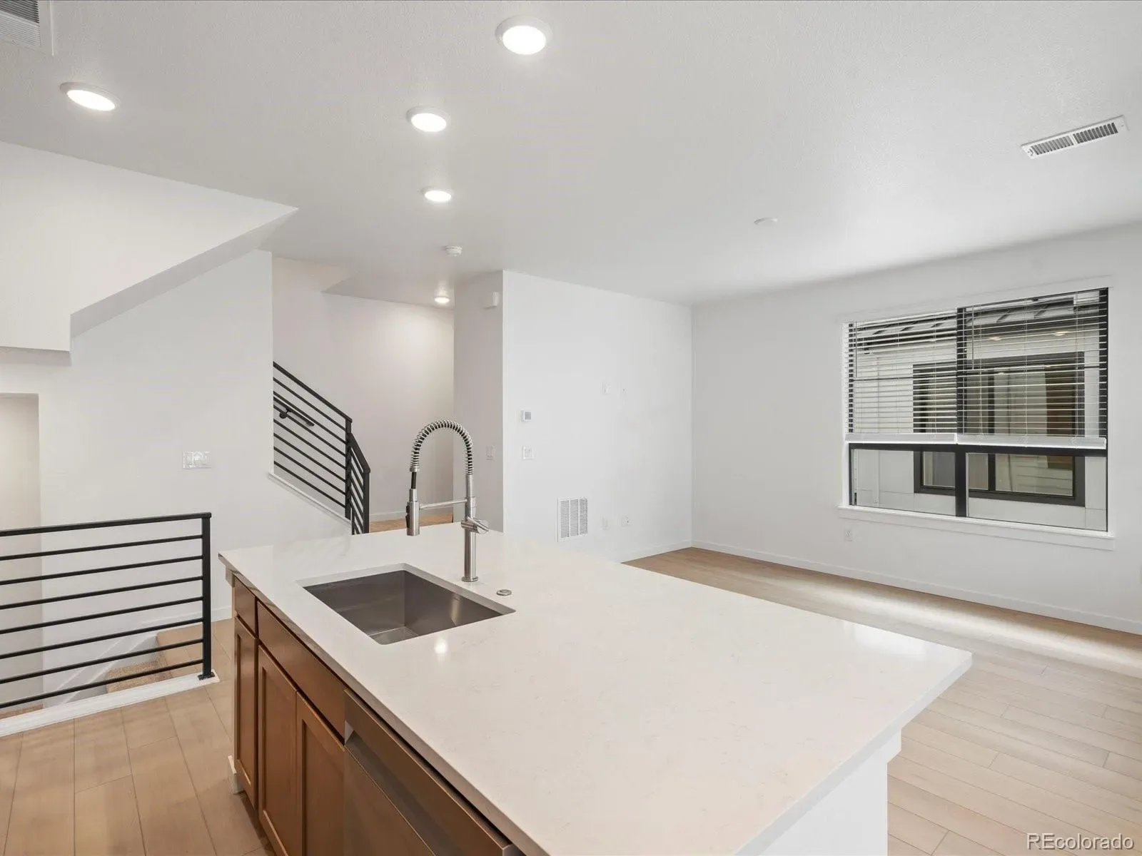 03302026005137 1600 8