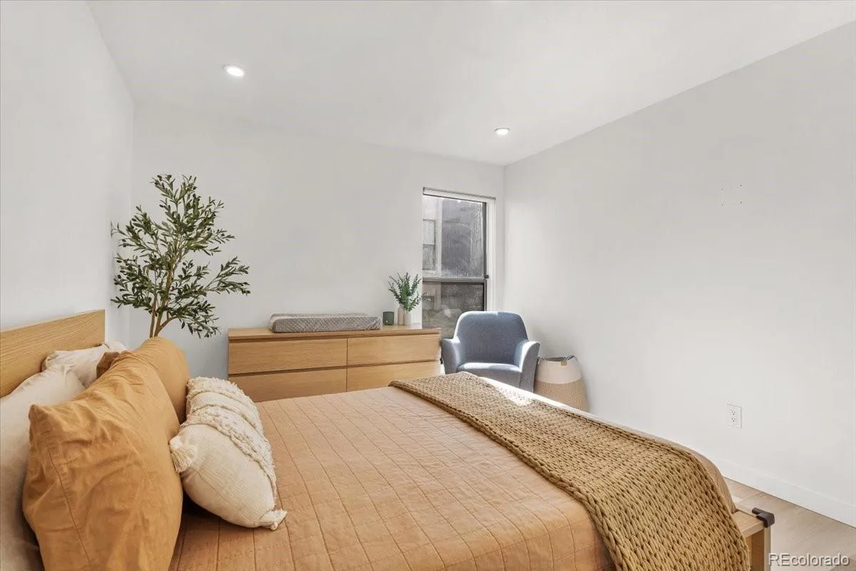 04102026203752 1200 16