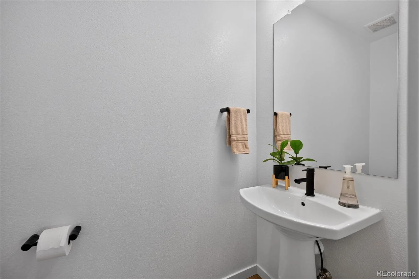 15085 Gladshine Drive Parker CO 80134 | MLS #REC8357184 07312026164728 1600 24