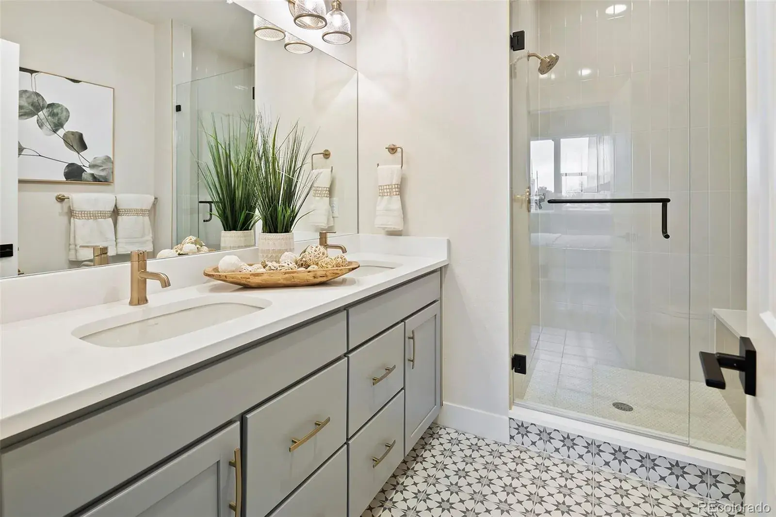 12092025011203 1600 12