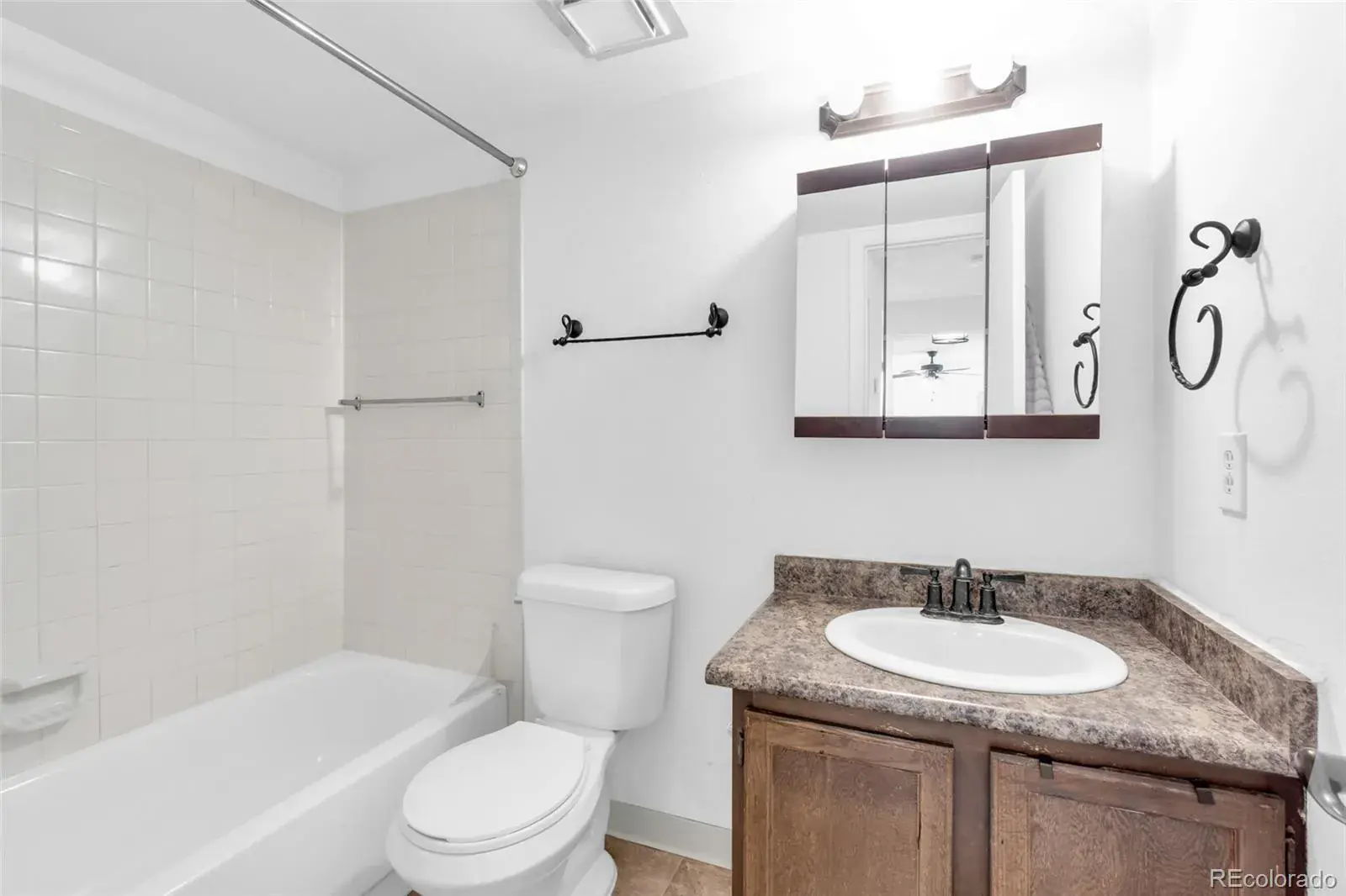 7373 W Florida Avenue #18E Lakewood CO 80232 | MLS #REC8364378 01302026225424 1600 2