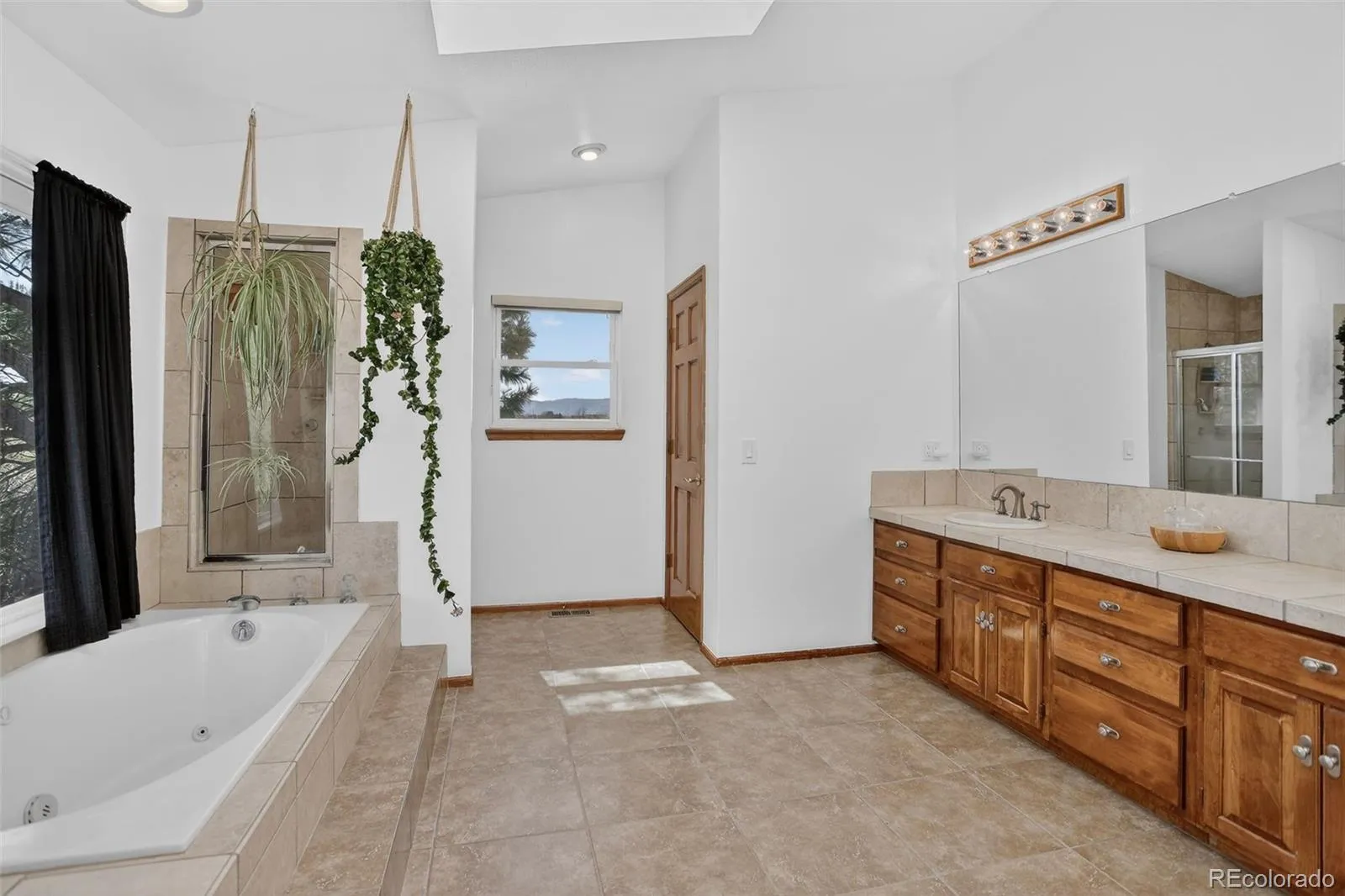 8864 S Indian Creek Street Highlands Ranch CO 80126 MLS #REC8368055 04092026162405 1600 31