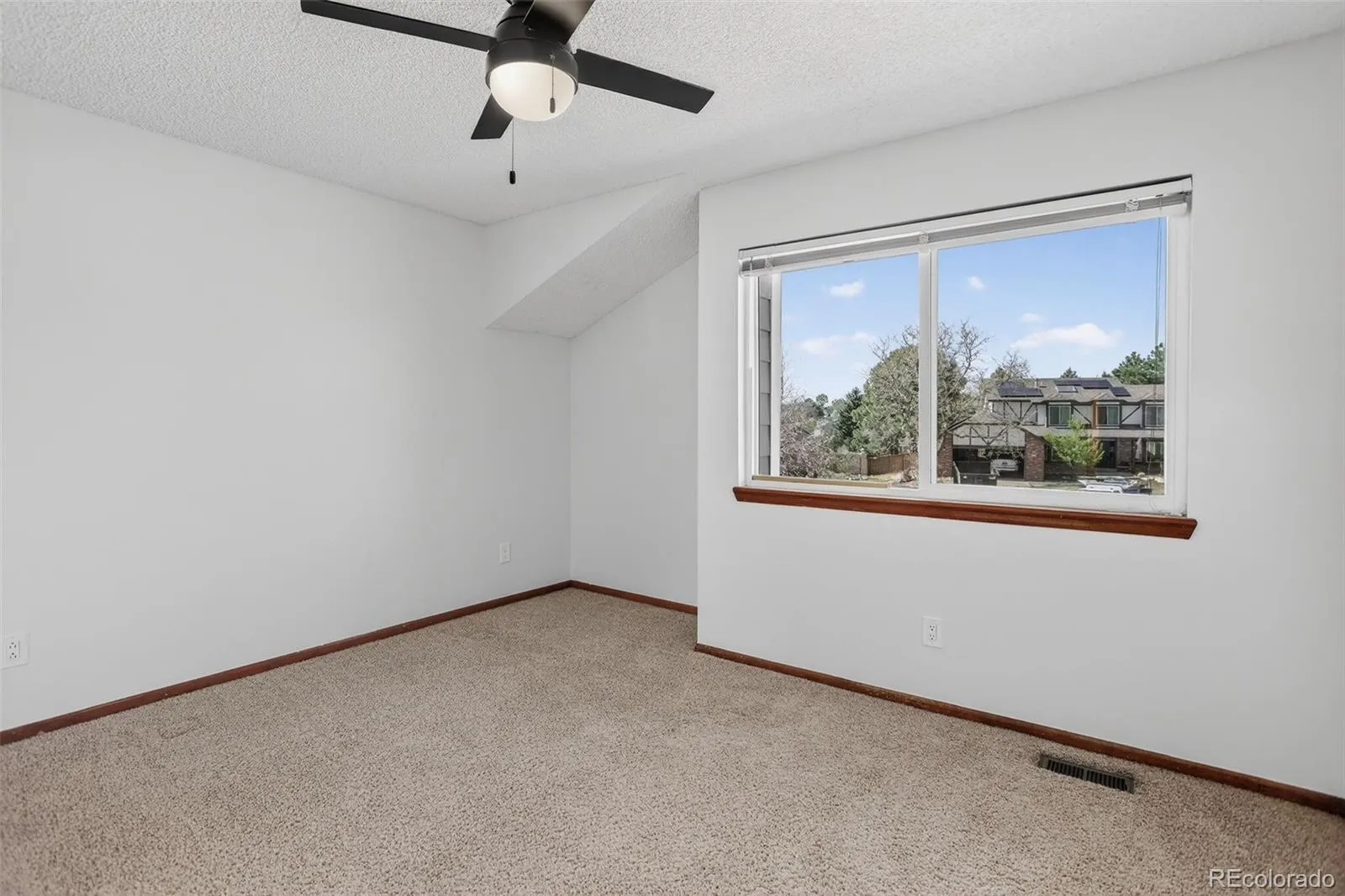 8864 S Indian Creek Street Highlands Ranch CO 80126 MLS #REC8368055 04092026162405 1600 36