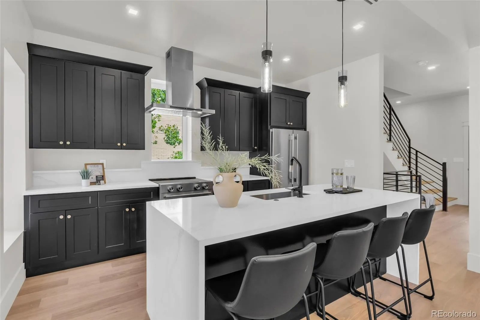 2905 N Vine Street Denver CO 80205 MLS #REC8376938 05202026001339 1600 20